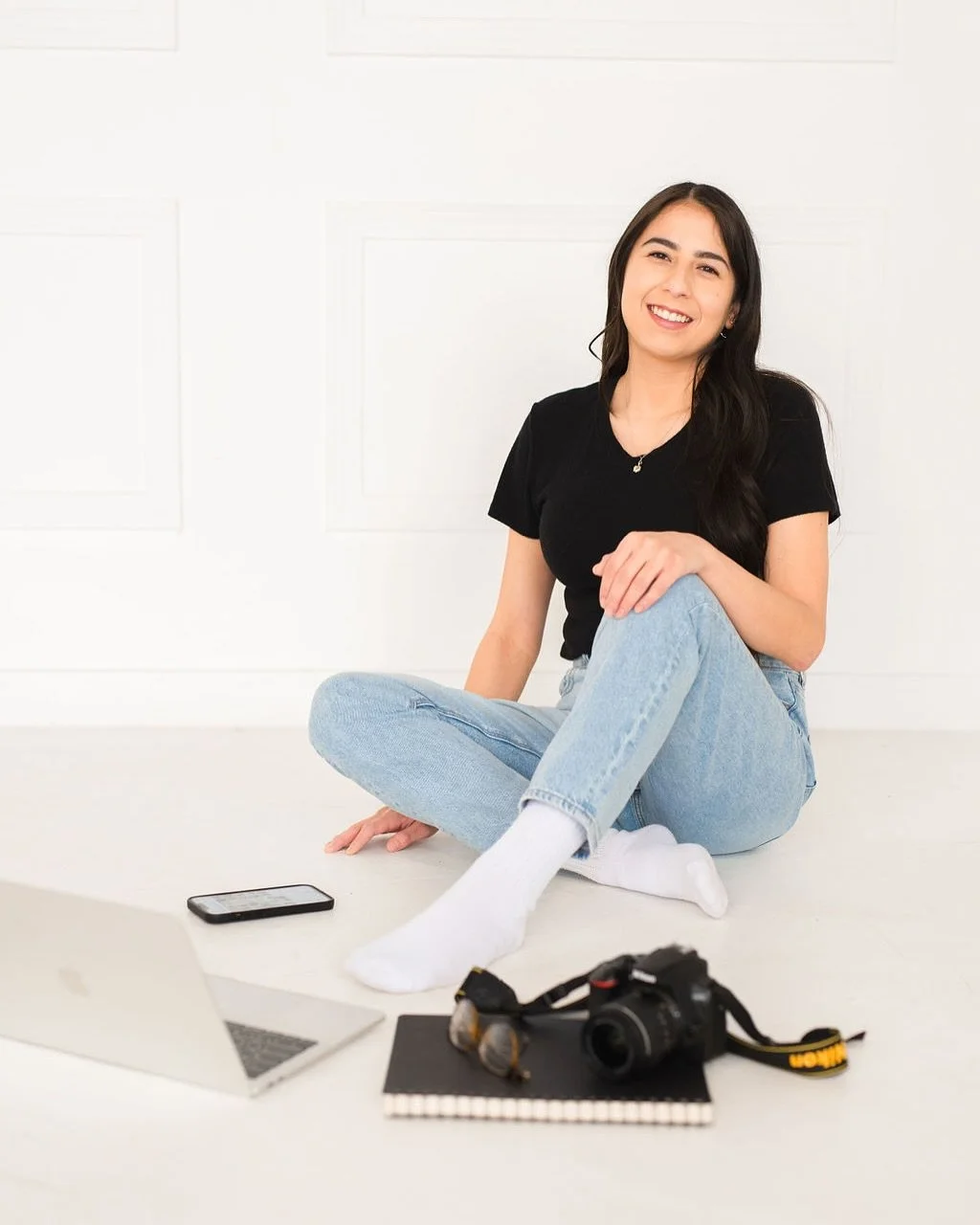 Let me introduce myself because&hellip; your dream website isn&rsquo;t going to build itself&hellip; but I can make it happen!

I&rsquo;m Sonia, the multi-passionate founder and creative director behind PD Agency! @prairiedigitalagency 

In 2022, I l