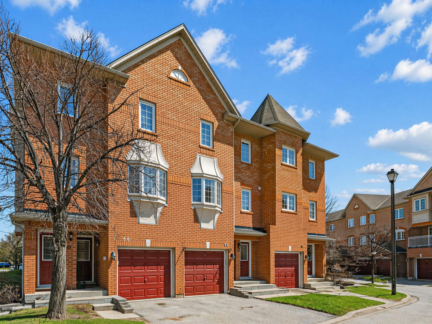 2 Bed 2 Parking for 549k in Mississauga