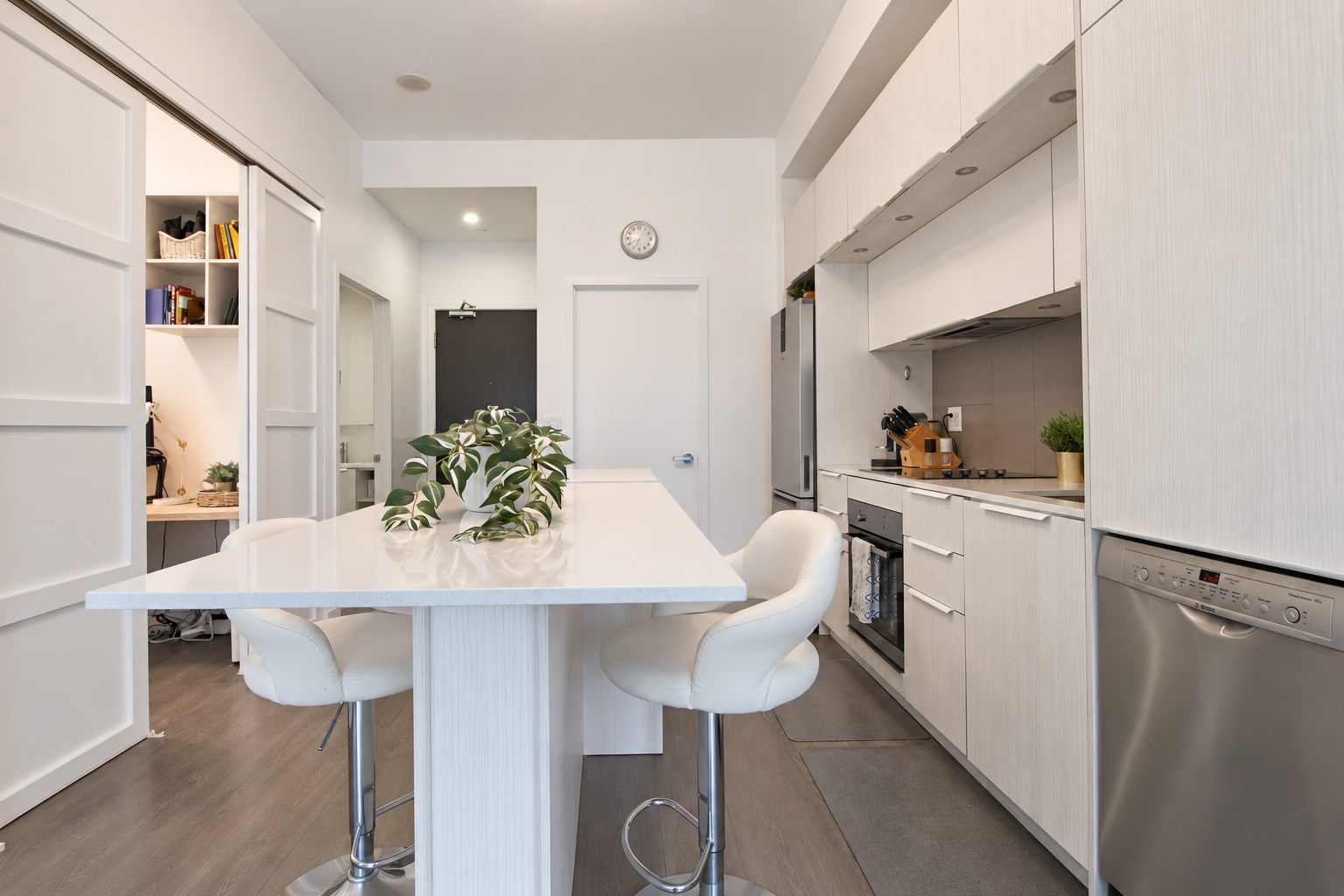 408-55 Regent Park - Kitchen 3.png
