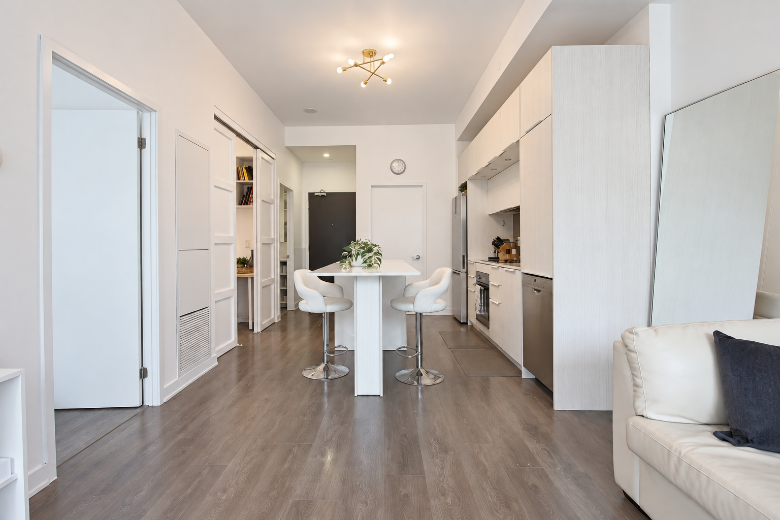 408-55 Regent Park - Kitchen 4.png