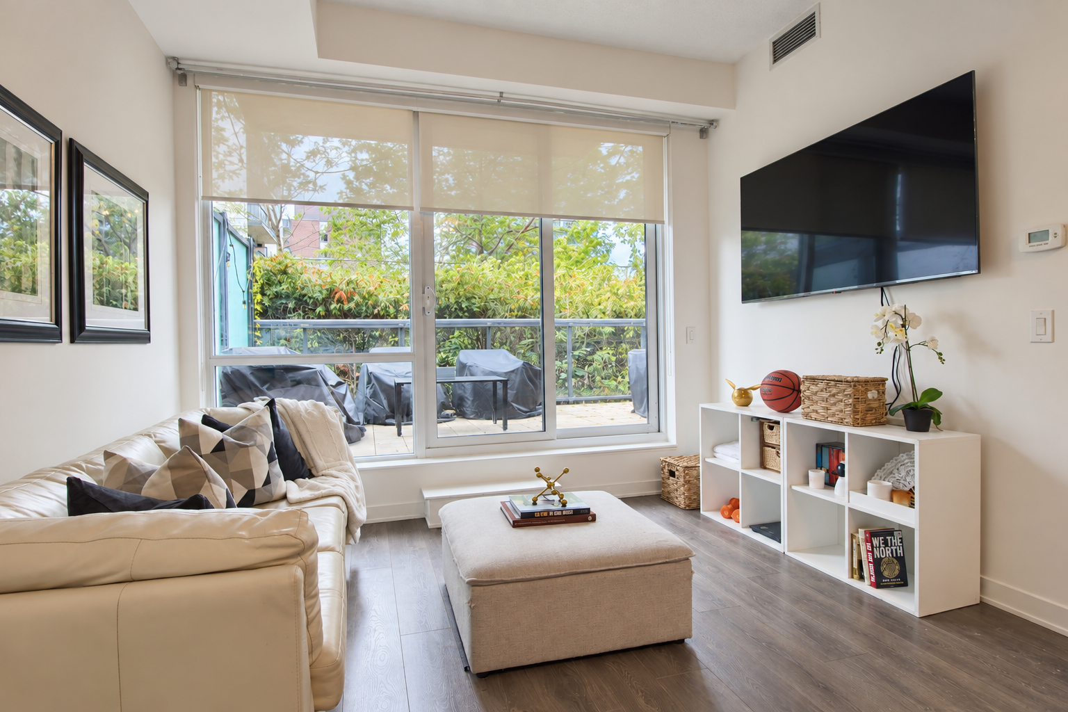 408-55 Regent Park - Living Room 1.png