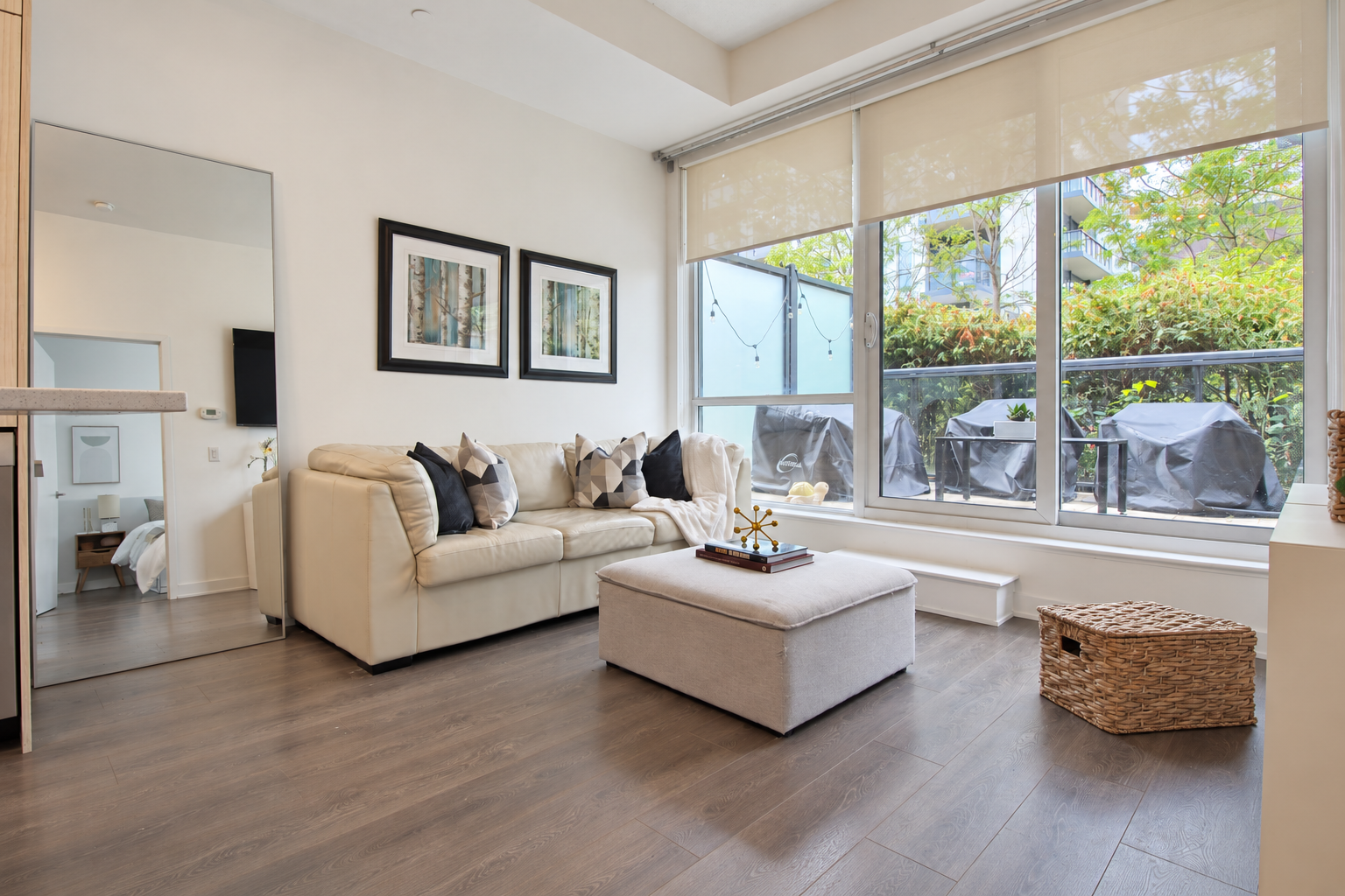 408-55 Regent Park - Living Room 4.png