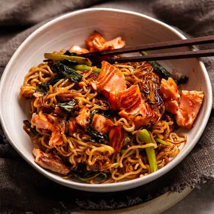 Teriyaki Salmon &amp; Noodles (420 Cals) 
