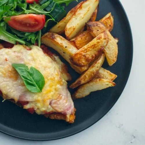 Chicken Parm with Homemade Potato Chips (460 Cals) 