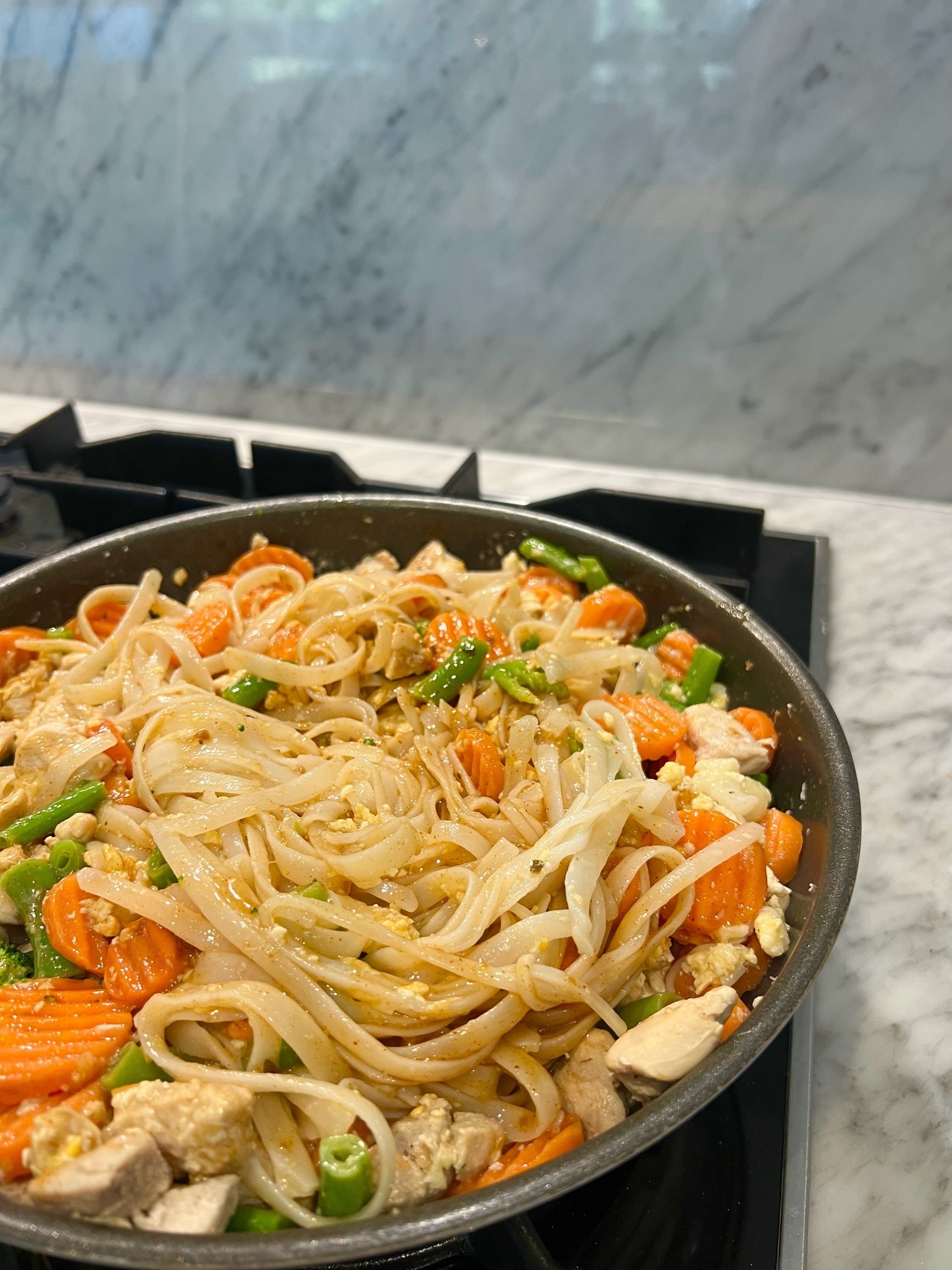 CHICKEN PAD THAI (440 CALS) — DVP Fitness