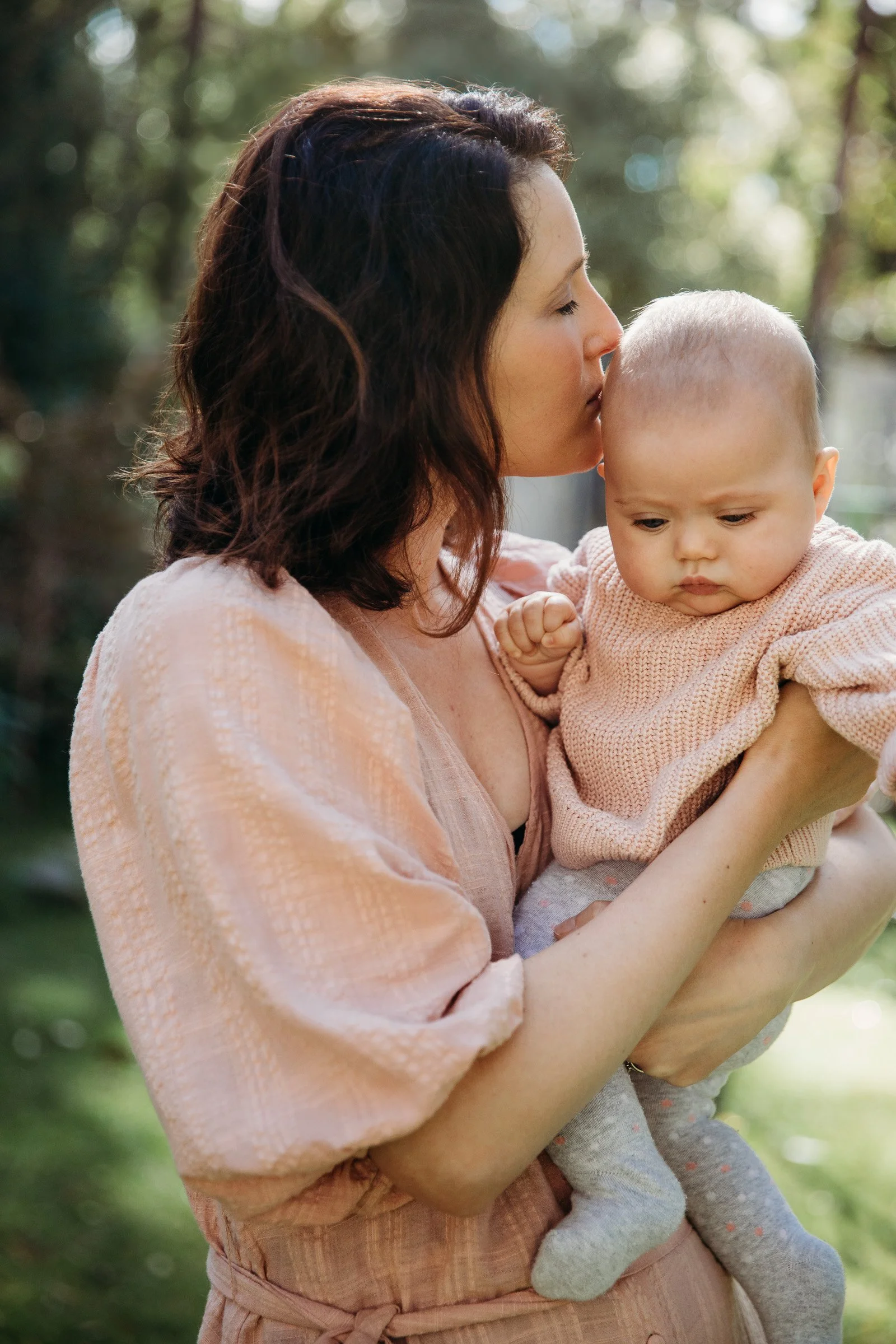 adelaide-family-photographer-mother-baby-kiss.jpg