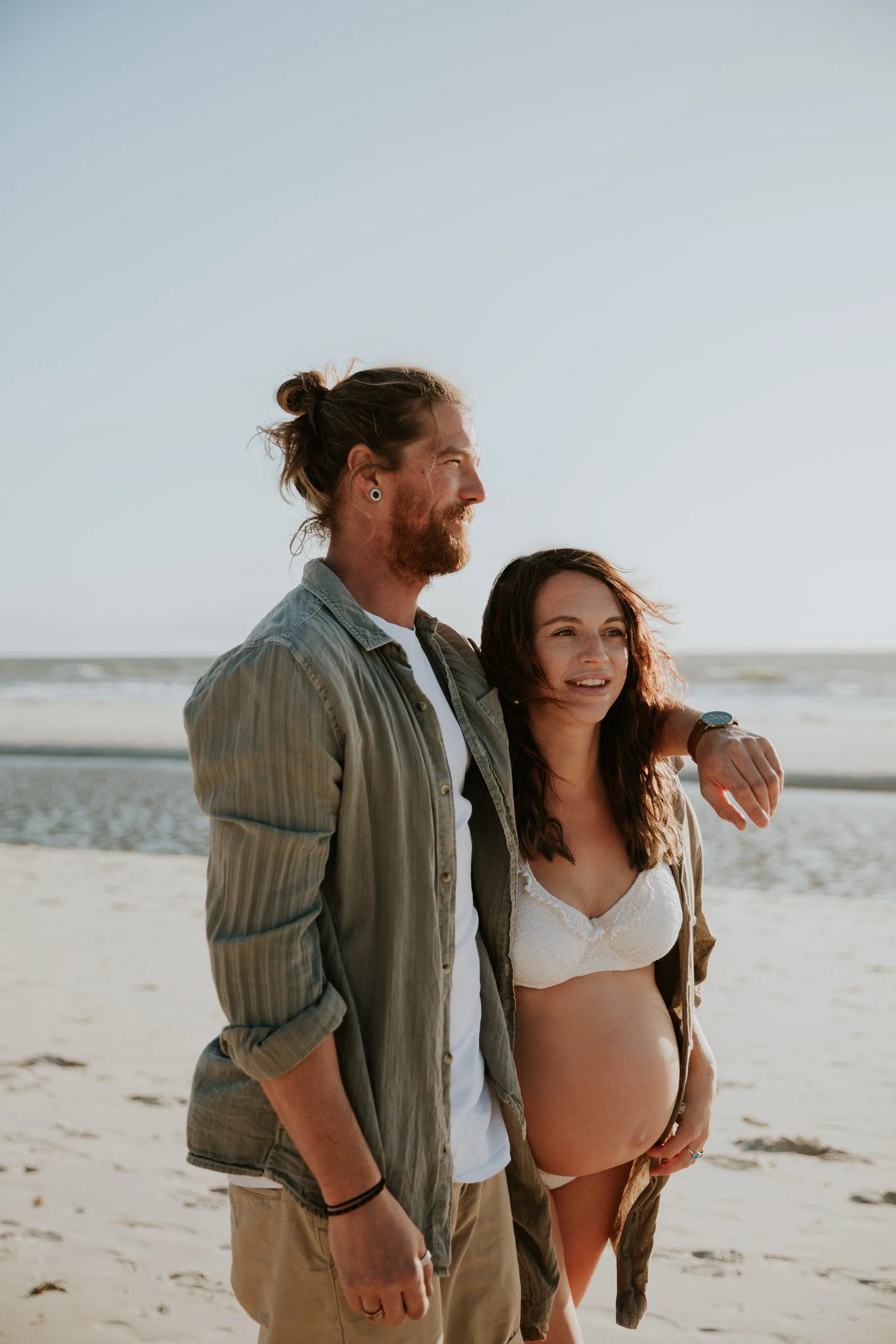 adelaide-maternity-photographer-expectant-parents-beach.jpg