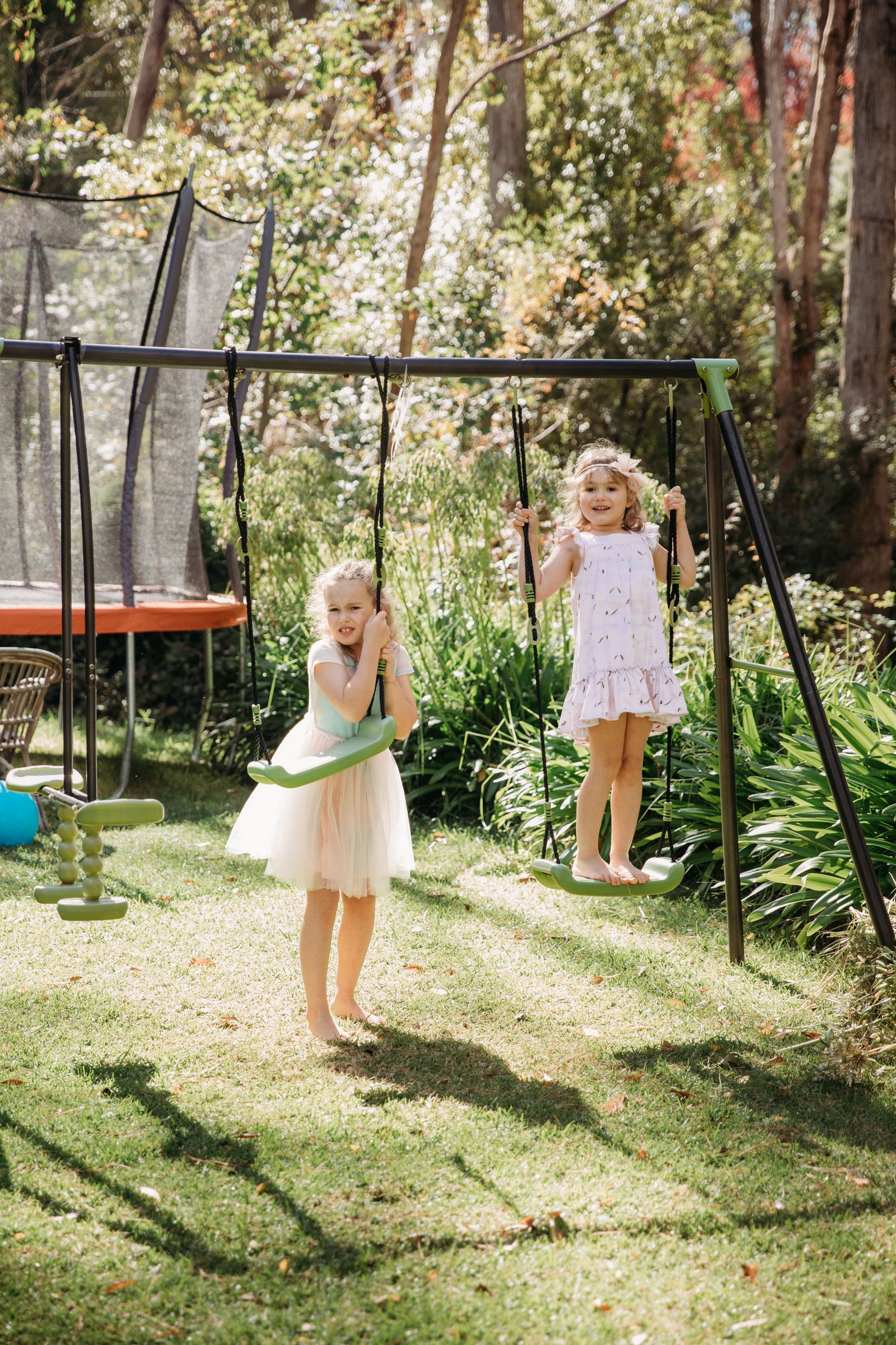 adelaide-family-photographer-sisters-swing.jpg