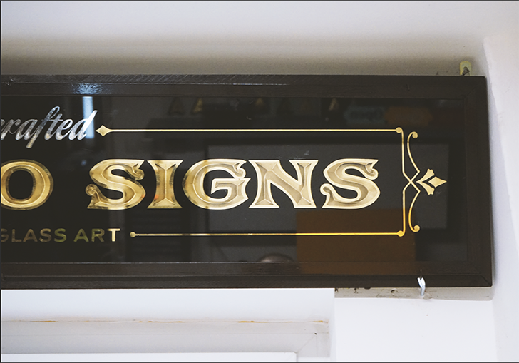 Vertigo+SIGNS üvegaranyozás aranyozott cégtábla gold leaf aranyfüst.png