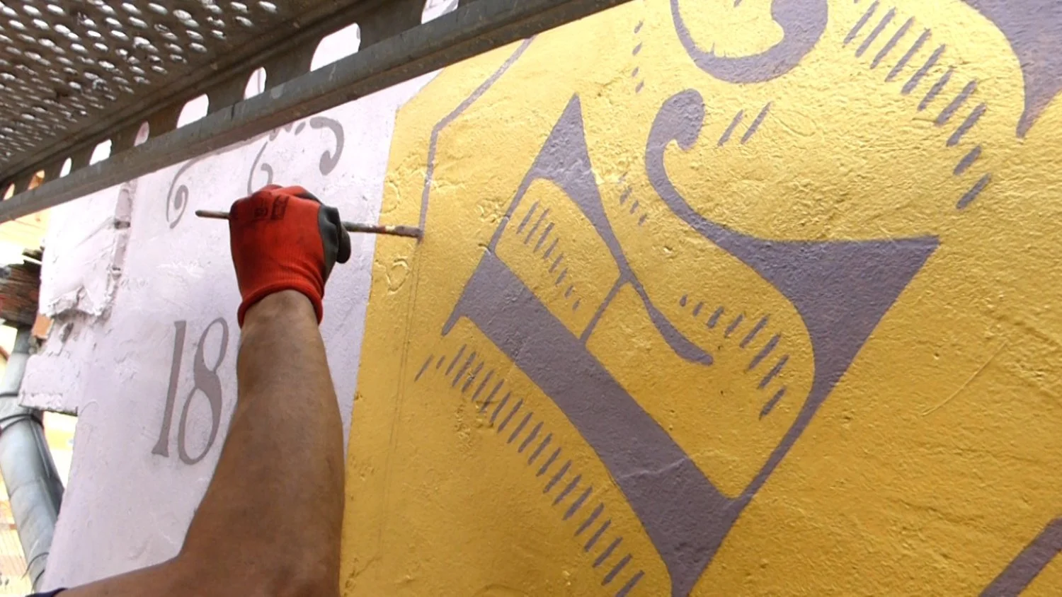 címfestés felíratok  4kézi festése falra vertigo murals.jpeg