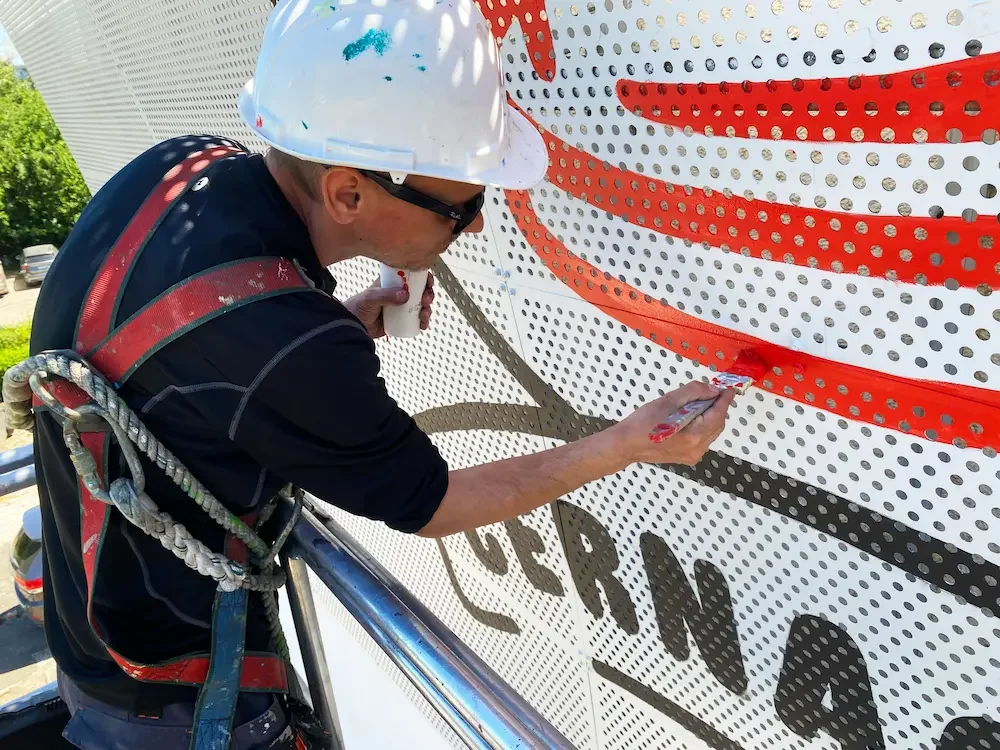 vertigo-murals-logofestes-reklamfestes-tuzfalfestmenyek-logok-festese-nagy-meretnben.webp