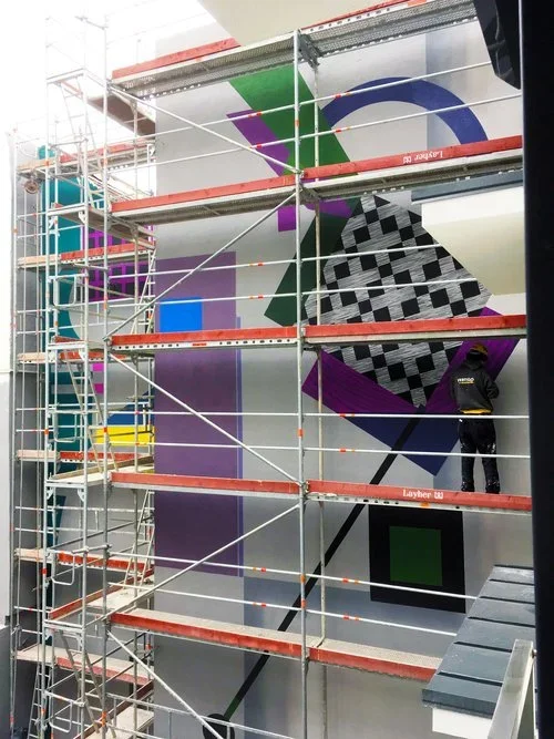 vertigo-murals-modern-tuzfalfestes-mural.webp