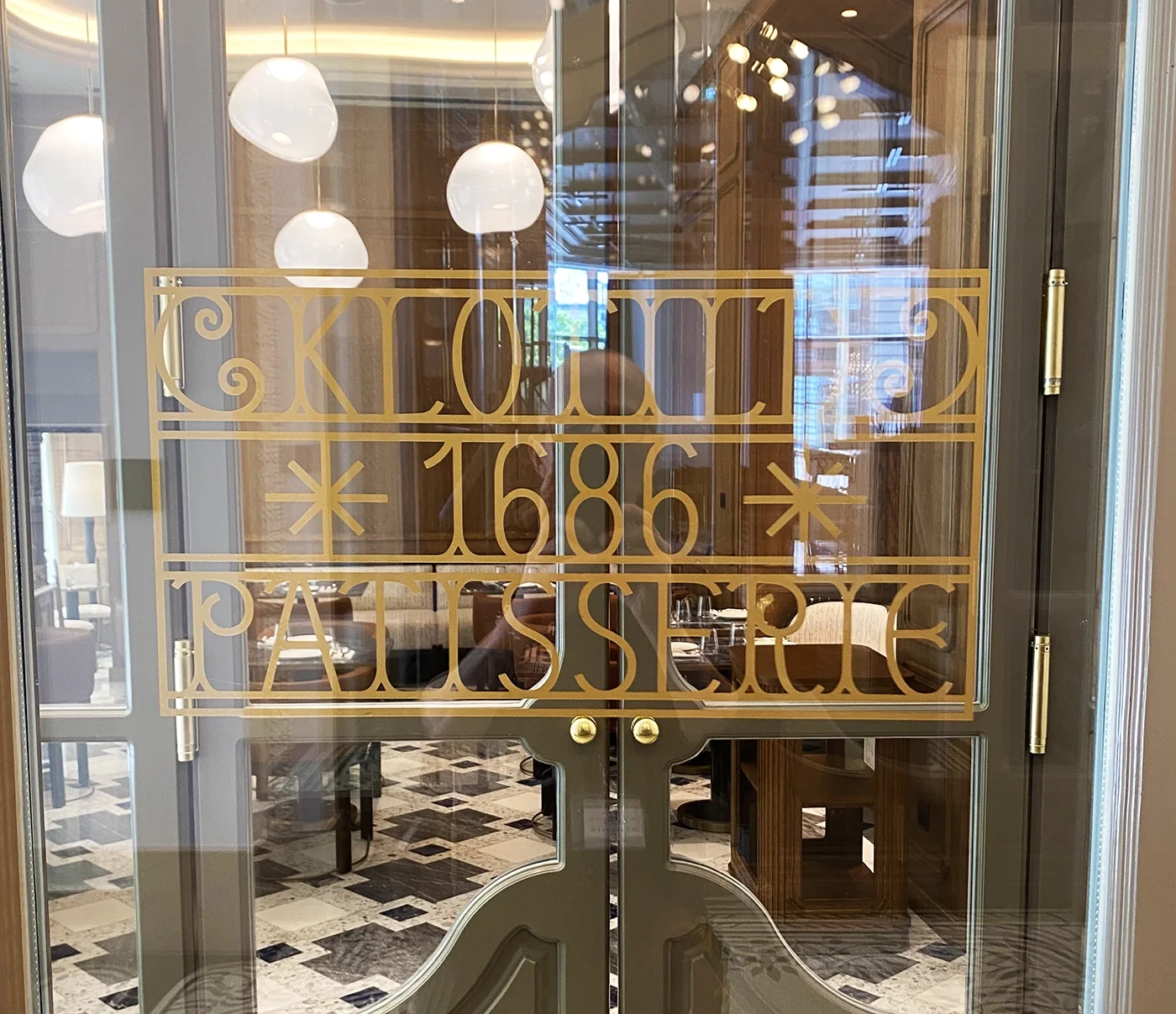 Klotild-Patisserie-kirakati-felirat-vertigomurals-címfestés.webp
