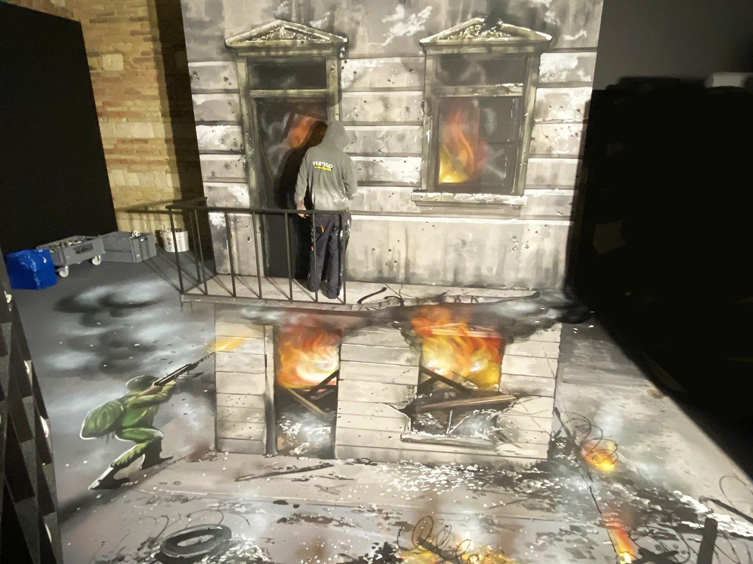 Háromdimenziós aszfaltfestmény dekorációs falfestménnyel kombinálva a Vertigo Murals Kft. készítette