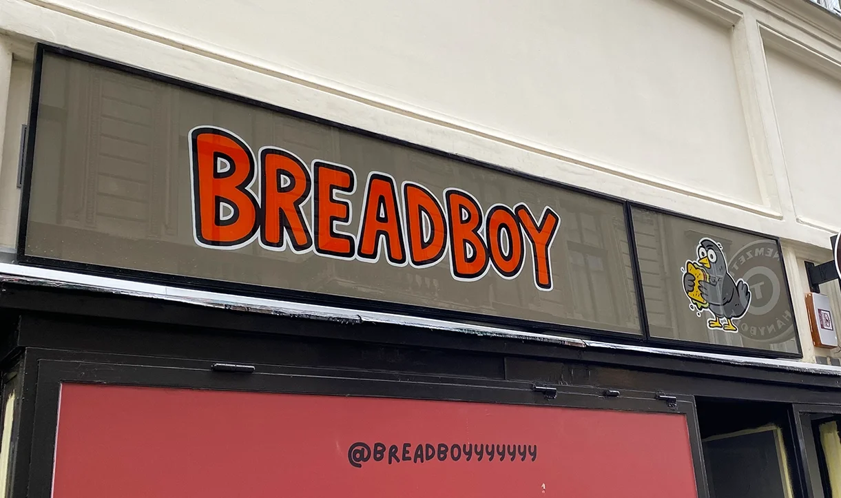 BREADBOY Szendvicsbár kézzel festett cégtáblája a Vertigo Murals készítette