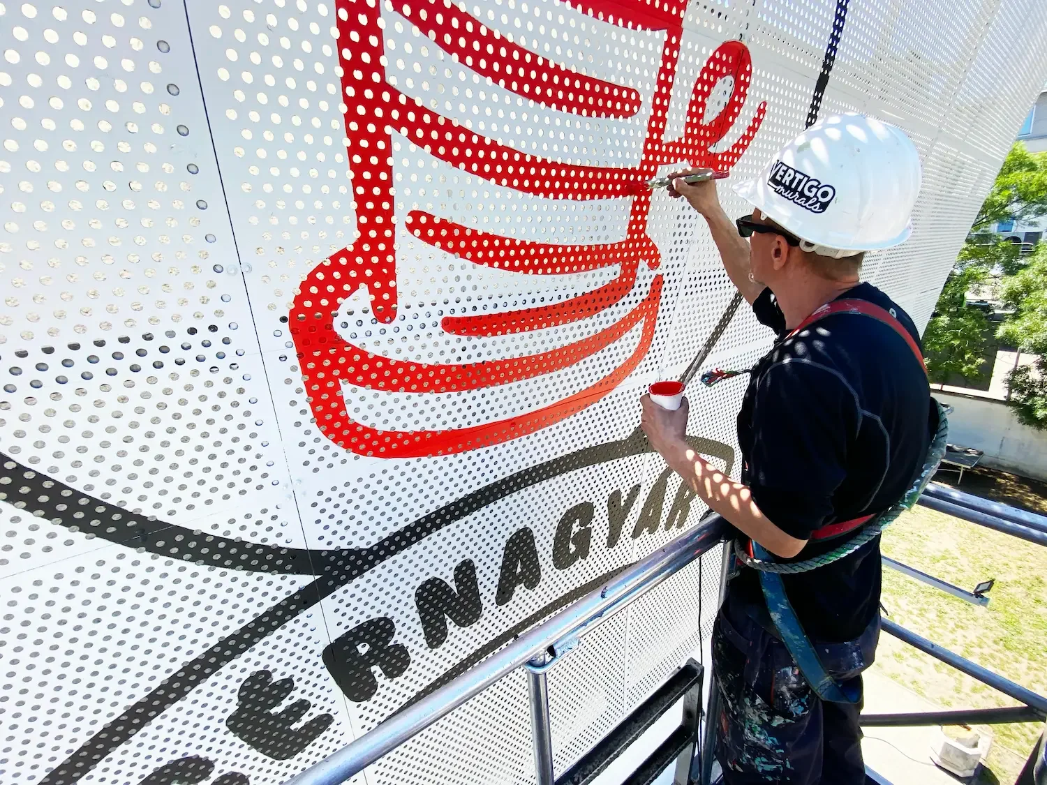 kezzel-festett-logofestes-cernagyar-vertigomurals