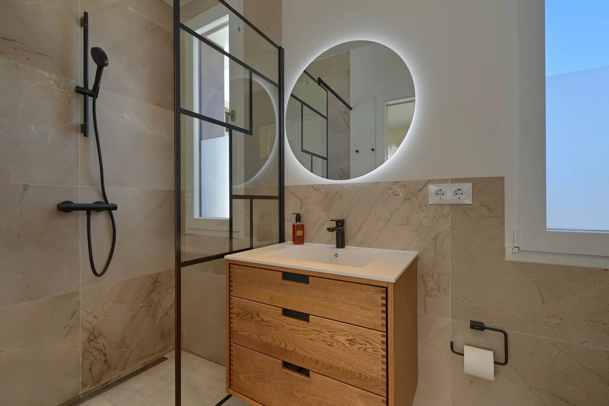 Bathroom3.jpg