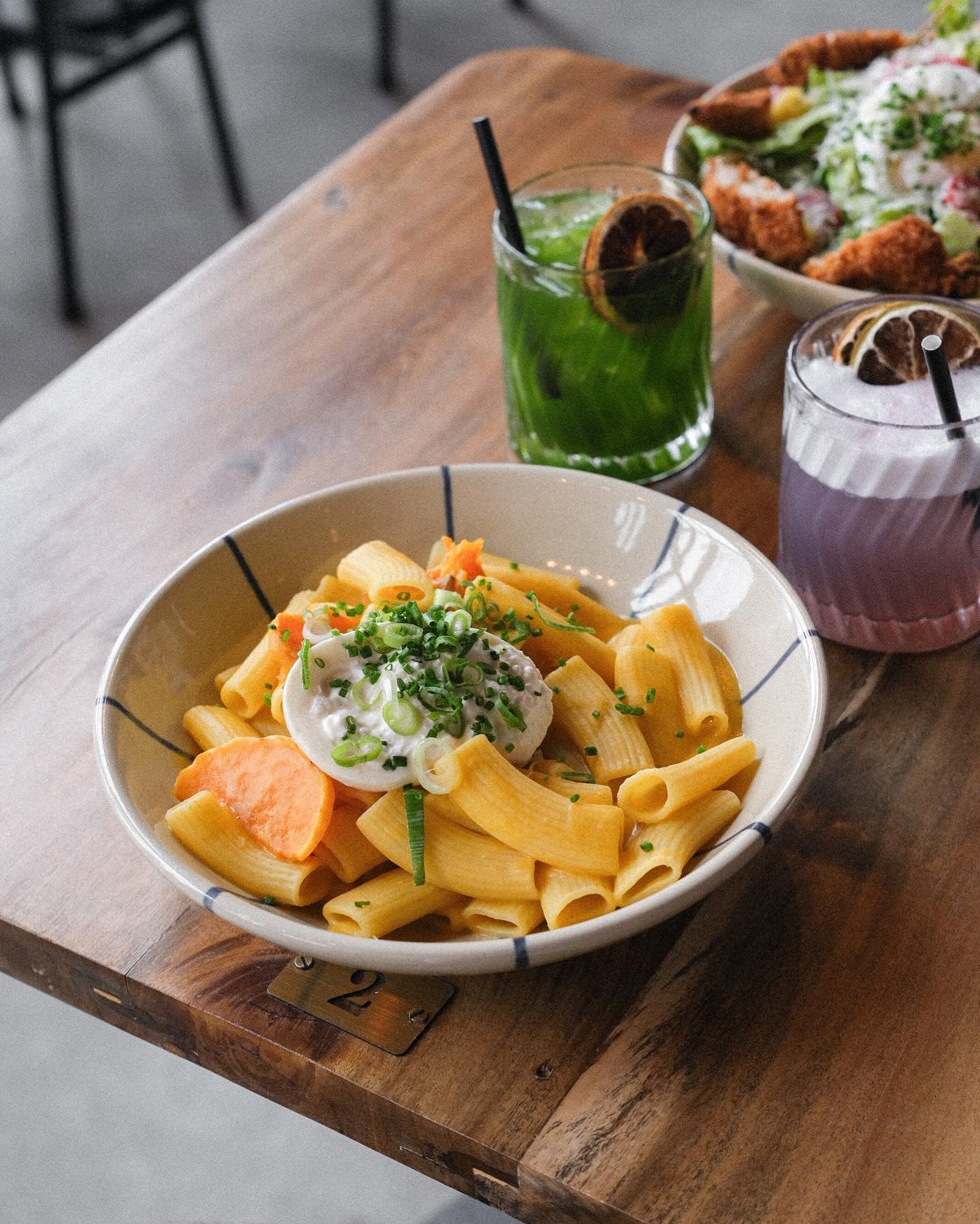 BUTTERNUT &amp; SAGA PASTA 🤌 🔥

The perfect lunch is waiting for you!
Served ever day from 12pm till 2.45pm.

See ya📍 Grand Canal - Quai des p&eacute;niches 44B - 1000 Bruxelles

#GrandCanalBrussels #UrbanEatery #FoodieBrussels #LunchBrussels #Lun