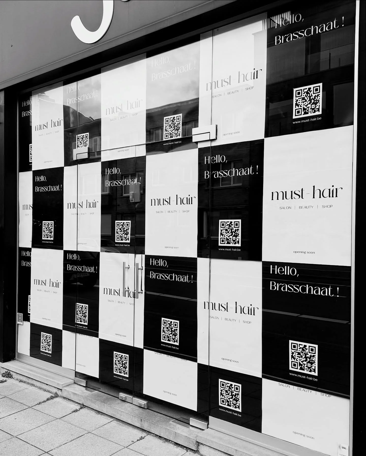 MUST-HAIR 2.0
Week 1 van de afbraak is een feit! 
Nog even en we verwelkomen jullie op onze nieuwe locatie op de Bredabaan in Brasschaat, tellen jullie mee af? 🤩