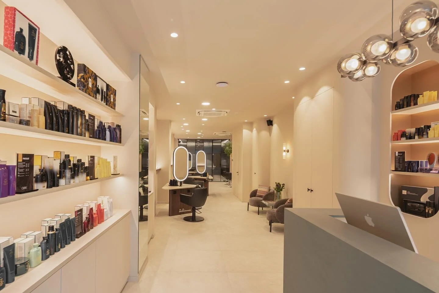 Welkom bij must-hair Brasschaat!
Waar kwaliteit, me-time, luxe, en een oase aan rust samenkomen. 💆🏼&zwj;♀️
#nieuwkapsalon #brasschaat #balayage #extensions #beauty #womensalon #mensalon #luxurysalon