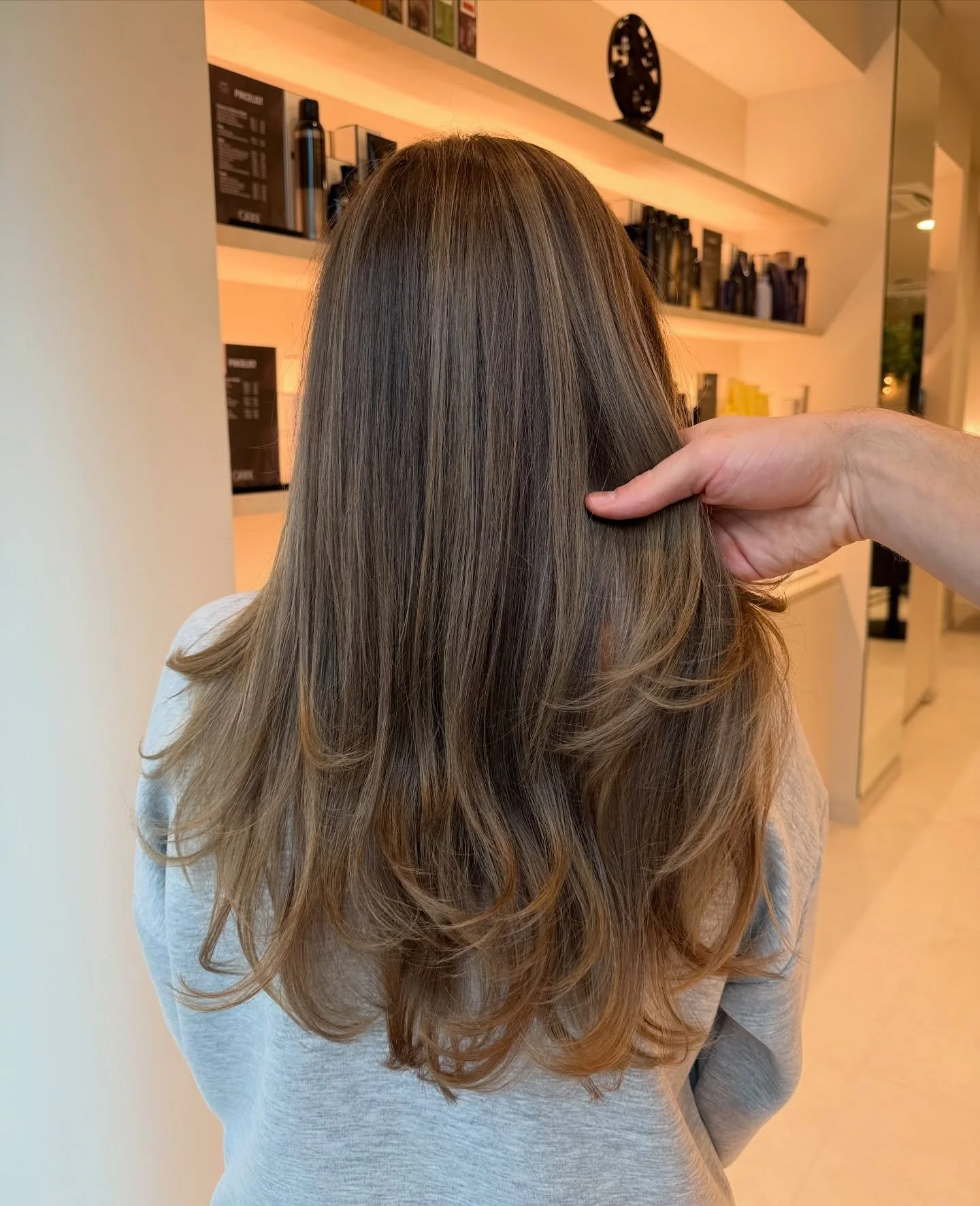 Droom jij ook van zo&rsquo;n zachte, natuurlijke balayage? 👀

Wij cre&euml;ren kleuren die mooi uitgroeien, weinig onderhoud vragen en perfect bij jou passen.

📲 Boek je afspraak online
www.must-hair.be

#balayage #musthairbrasschaat #longhair #ori