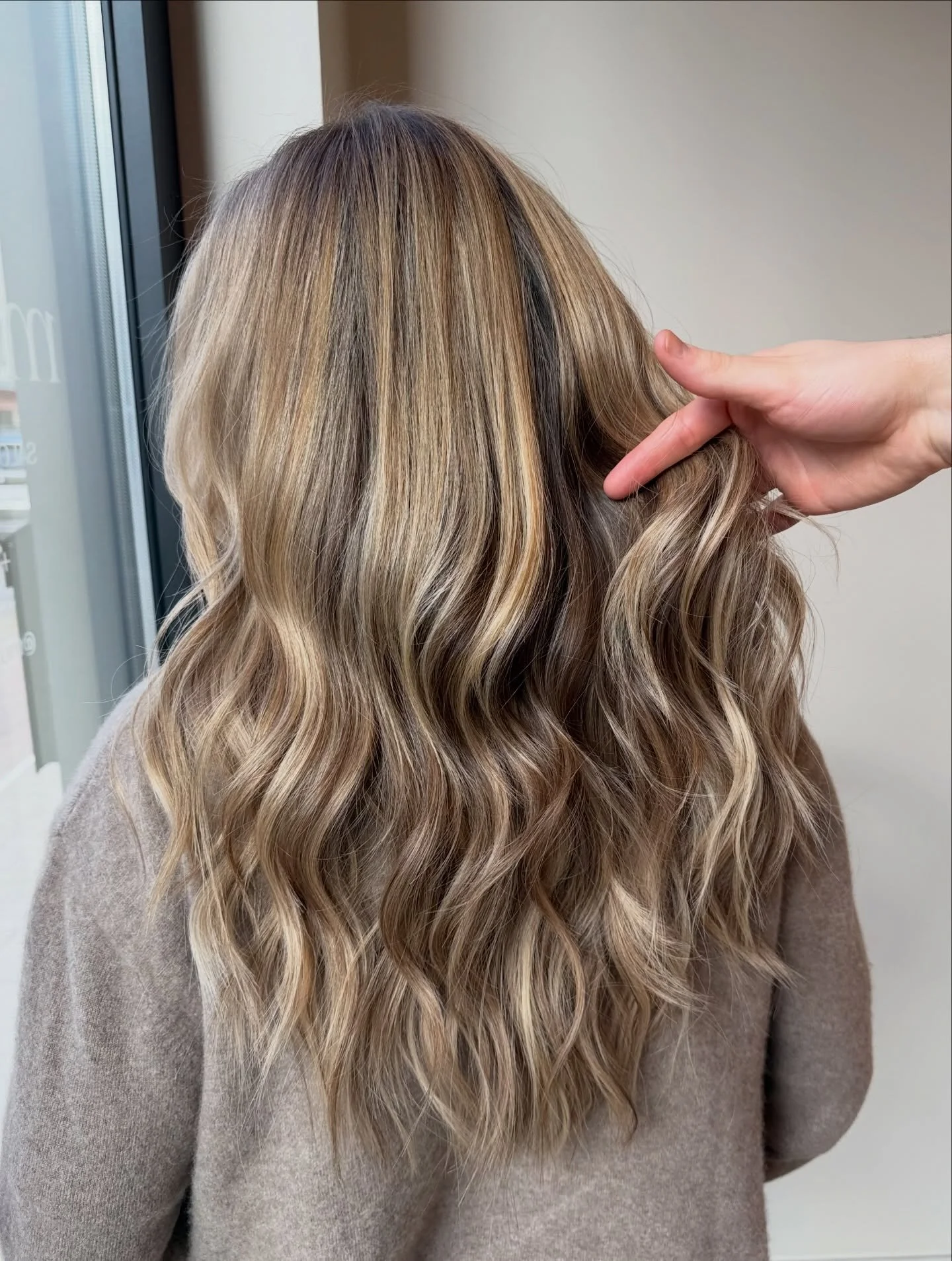 Het resultaat als je extensions bij ons laat plaatsen, prachtig toch? 😍

Verlenging met onze diamond series keratine extensions. Wij werken alleen met A+ klasse extensions om de beste kwaliteit steeds te garanderen. 

Benieuwd wat de mogelijkheden z