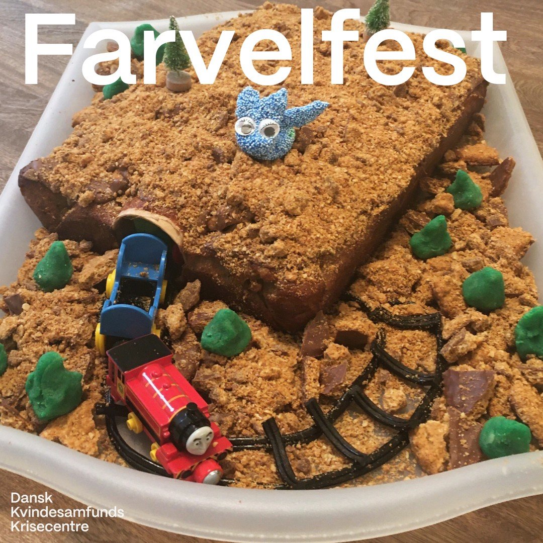 Krisecenter fra b&oslash;rneperspektiv III: Farvelfest 🎂🎁
 
N&aring;r et barn skal flytte fra krisecentret med sin mor, holder vi en farvelfest, hvor der bliver d&aelig;kket fint bord, hygget og spist kage. 

En af vores b&oslash;rnekontaktpersoner