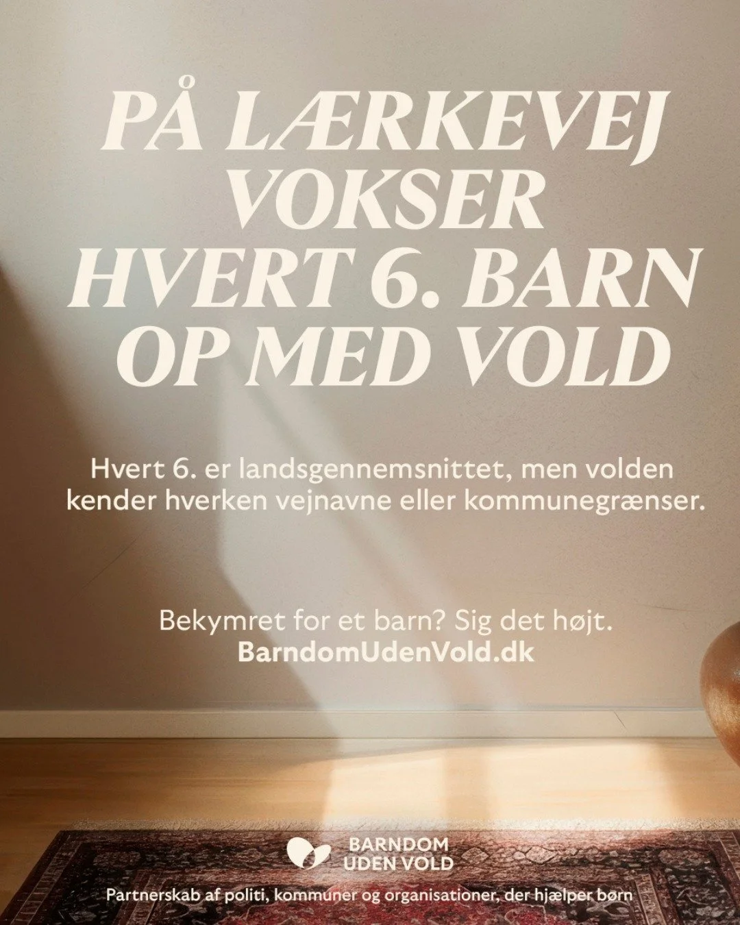 P&aring; L&aelig;rkevej vokser hvert 6. barn op med vold.

Hvert 6. er landsgennemsnittet. Men vold kender hverken vejnavne eller kommunegr&aelig;nser.

Alt for mange b&oslash;rn uds&aelig;ttes for vold i hjemmet. Det sted, de burde v&aelig;re allerm