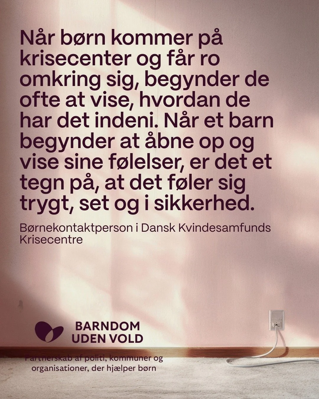 N&aring;r et barn flytter p&aring; krisecenter med sin mor, m&aring; det ofte sige farvel til klassekammerater, fritidsaktiviteter og gode venner. 

Nogle gange kun for en periode. Andre gange betyder det, at de skal starte helt forfra. Det er en sto