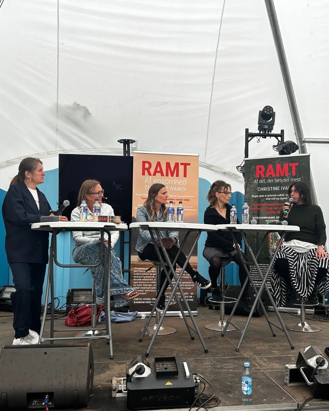 Tak for et inspirerende Folkem&oslash;de ✨
 
Vi er fyldt op med ny viden, sp&aelig;ndende refleksioner og masser af energi og inspiration!
 
I &aring;r har vi blandt andet deltaget i en vigtig debat om partnervold. Her delte vi vores erfaringer fra p