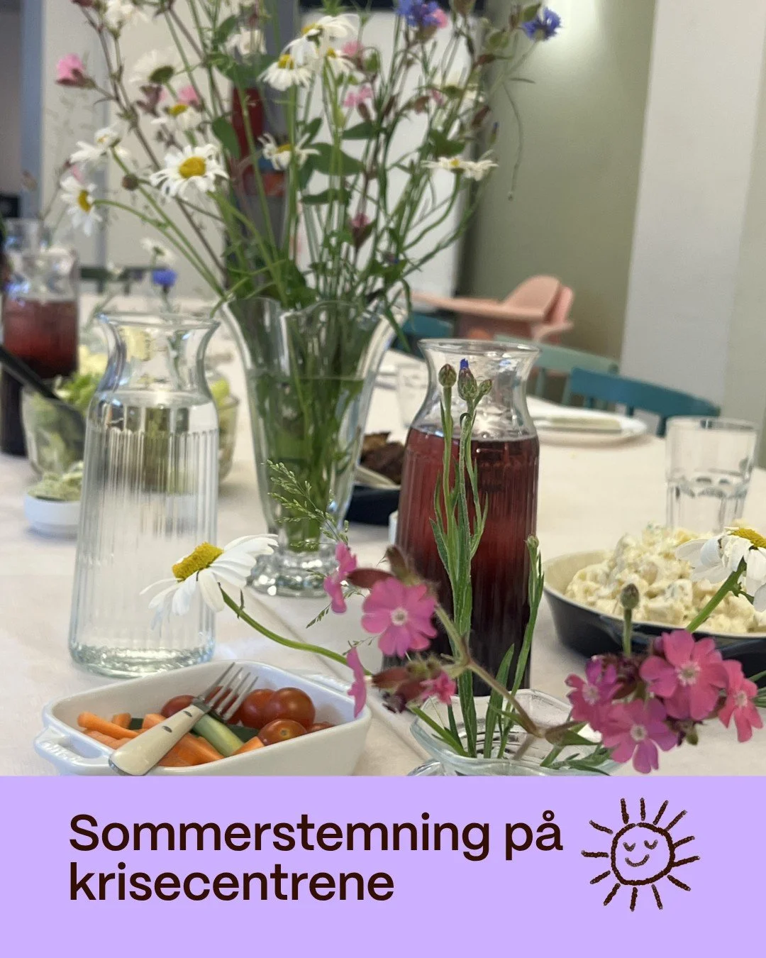 Hyggelig sommermiddag p&aring; krisecentrene ☀️💛

I weekenden afholdte vi en sommermiddag p&aring; krisecentrene.

Kvinder, b&oslash;rn og personale havde pyntet fint op med blomster, lavet l&aelig;kker sommermad og bagt hjemmelavet kage. Der var og