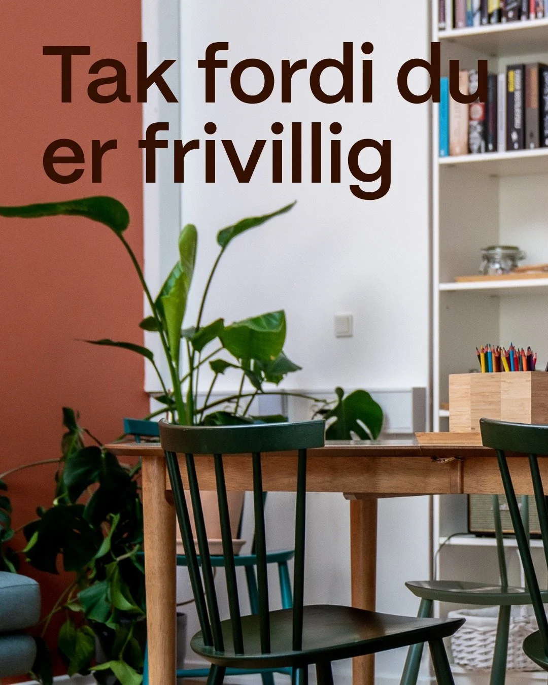 I dag hylder vi frivillige! Det er nemlig Frivillig Fredag.💚

I den anledning vil vi gerne sende et ekstra varmt og stort tak til vores vidunderlige frivillige, der g&oslash;r en stor forskel p&aring; vores krisecentre. 

Med jeres engagement og oms