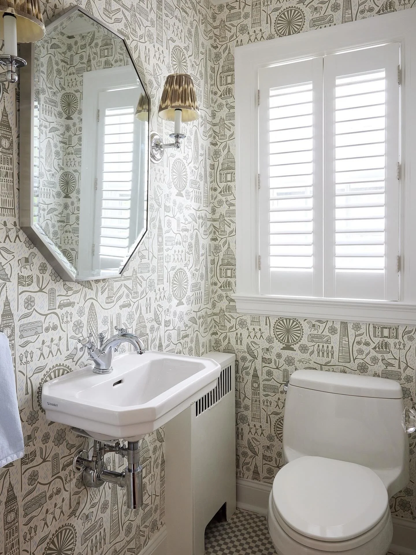 Gray and white, done right in this powder room 🩶 🤍 British inspired details felt right here - especially with family ties across the pond. Guest ready, kid approved!
 
photo: @juliadags 

&bull;
&bull;
&bull;

#blueshutterdesignstudio #powderroomde