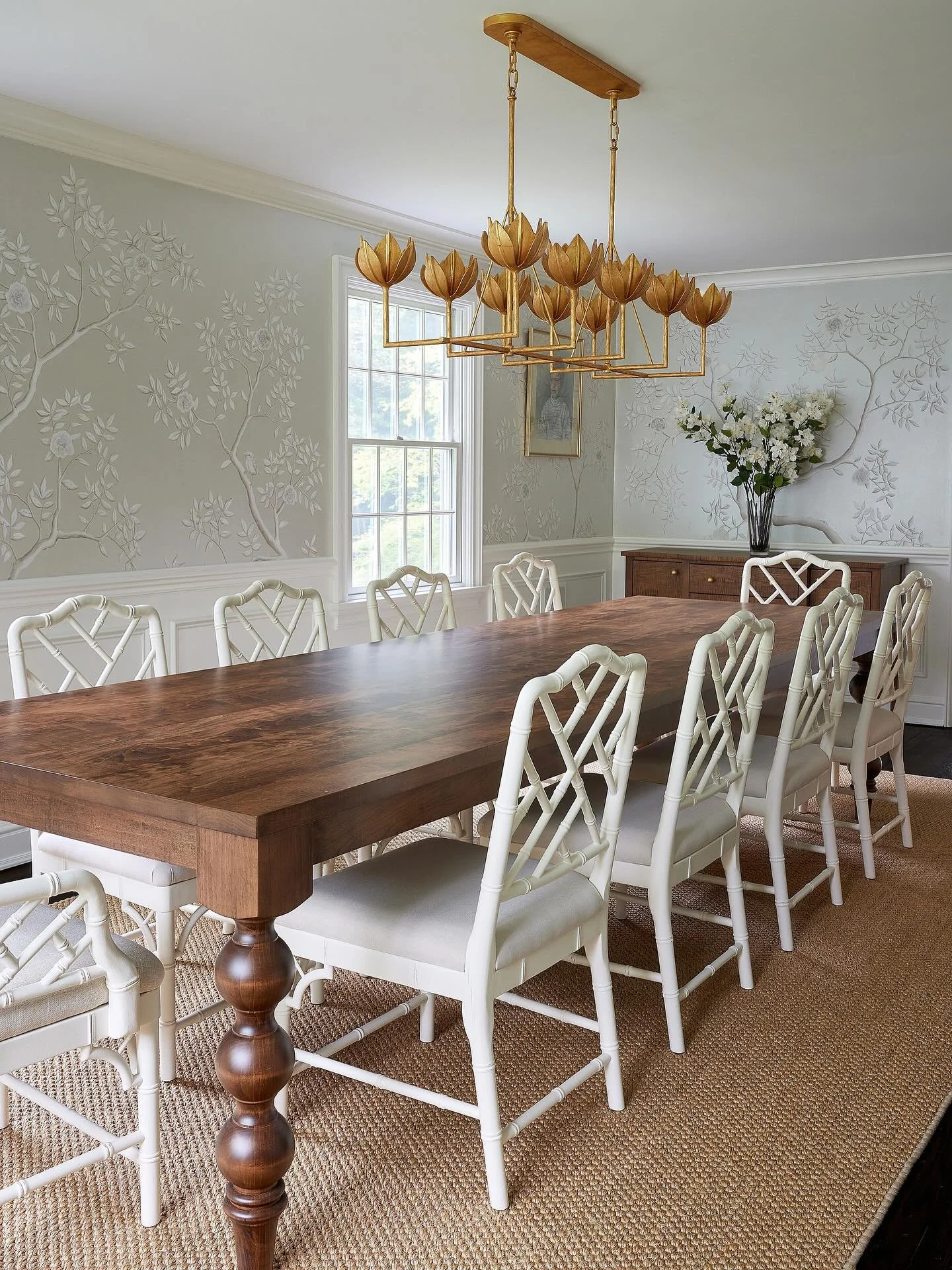 A dining room that screams dinner party 🥂 Made complete with two favorite custom pieces - a maple table and matching buffet ✨ 🤎 

photos: @juliadags 

&bull;
&bull;
&bull;
&bull;

#blueshutterdesignstudio  #blueshutterdesigns #interiordesign #dinin