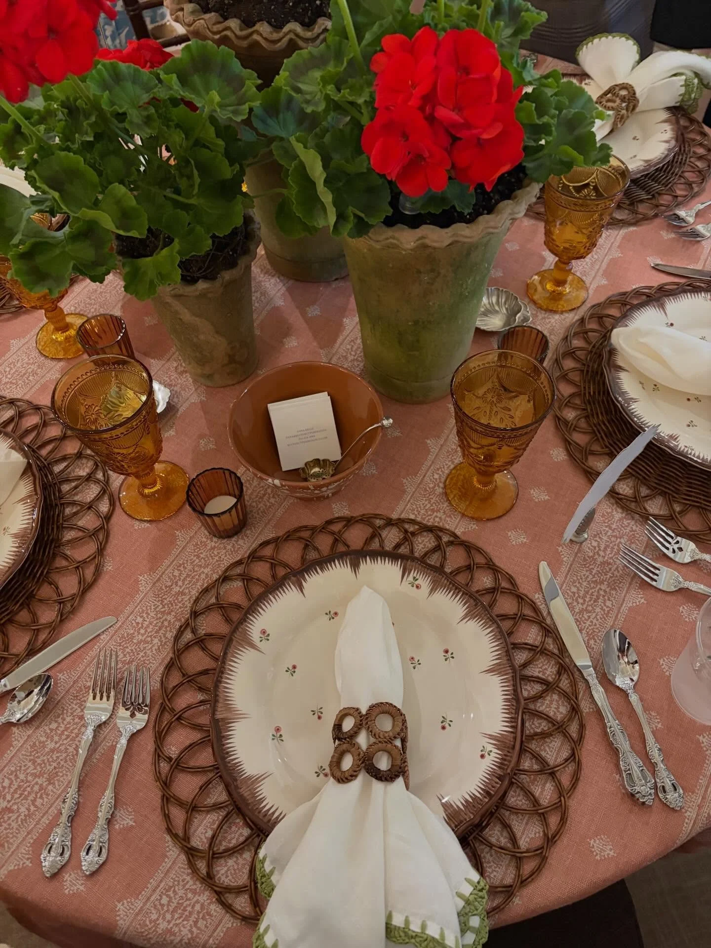 Back for year two at Design to Dine and so honored! Such an inspiring way to give back to this community alongside so many talented designers ✨ @communityfunddarien 

&bull;
&bull;
&bull;
#blueshutterdesignstudio #designtodinedarien #tablescapeinspir
