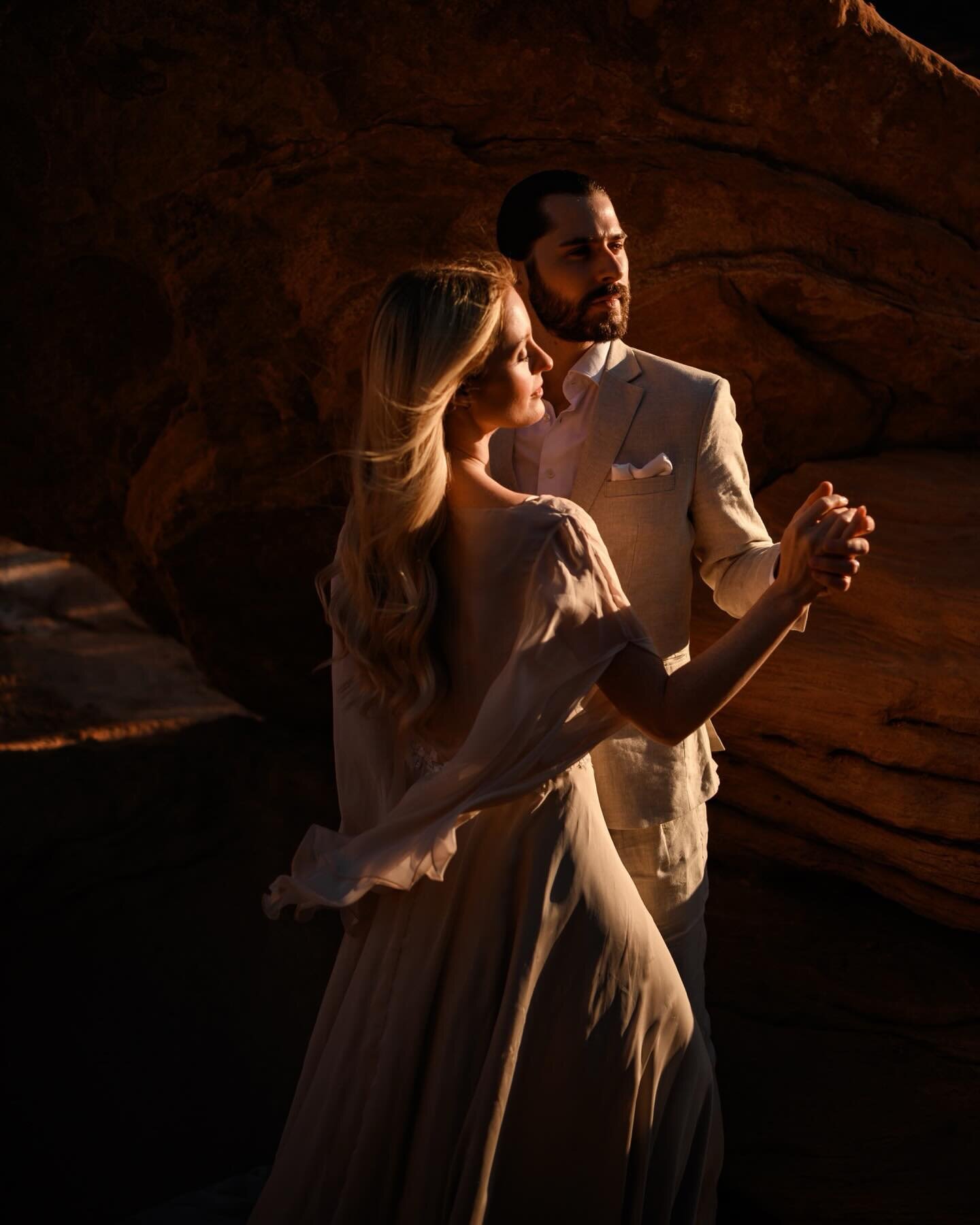 Oh, to watch the sun rise over Utah&rsquo;s red rocks. 🏜️

&bull;&bull;&bull;&bull;&bull;

📍Zion National Park, Utah

&bull;&bull;&bull;&bull;&bull;

Photography: @charletonchurchill 
Dress: @mywony_atelier 

&bull;&bull;&bull;&bull;&bull;

#modelc