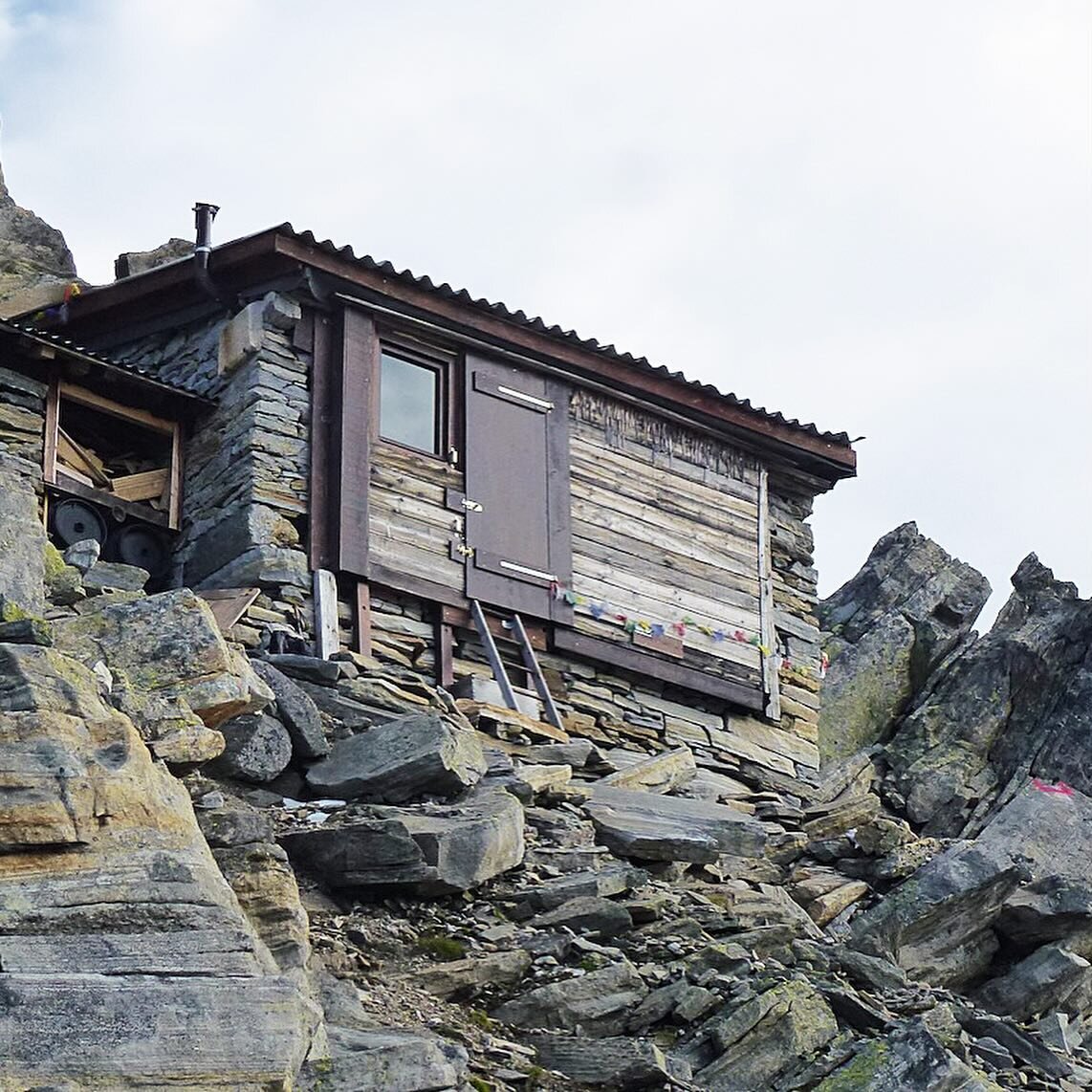 Il bivacco sulla Via CRIO &egrave; la seconda struttura pi&ugrave; alta del Ticino.
10 Capanne e rifugi pi&ugrave; alti del Ticino dove &egrave; possibile pernottare:

1 . Rif. Camosci al Cristallina (2&rsquo;908 m) / 2. Biv. Piano della Parete (2&rs