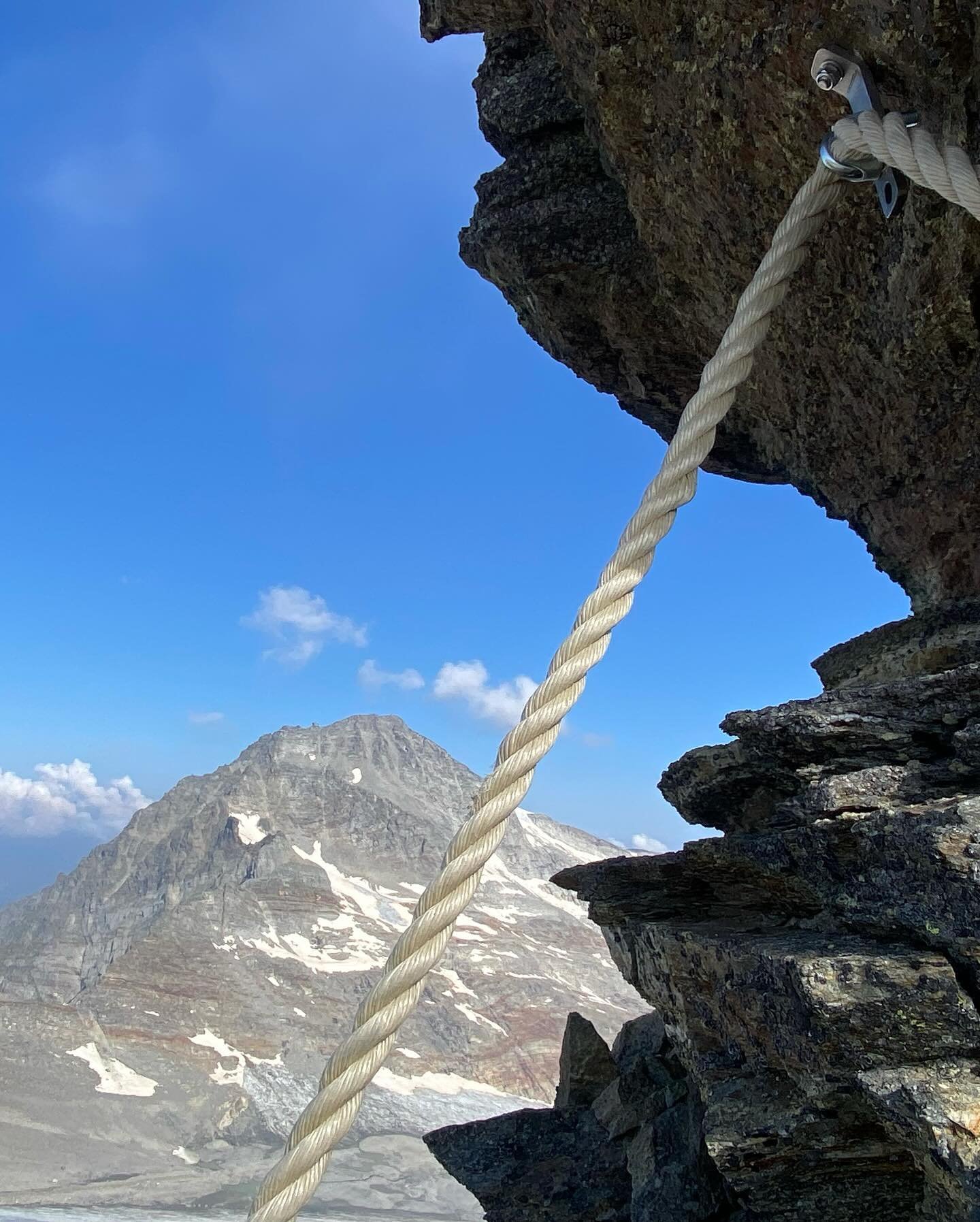 La manutenzione sulla via Crio si svolge regolarmente anche in base a segnalazioni degli escursionisti. In questi giorni &egrave; stata revisionata la corda fissa al Vogelb&auml;rg.

@capanna.scaletta @capannamotterascio @rifugioscaradra @capanna_adu