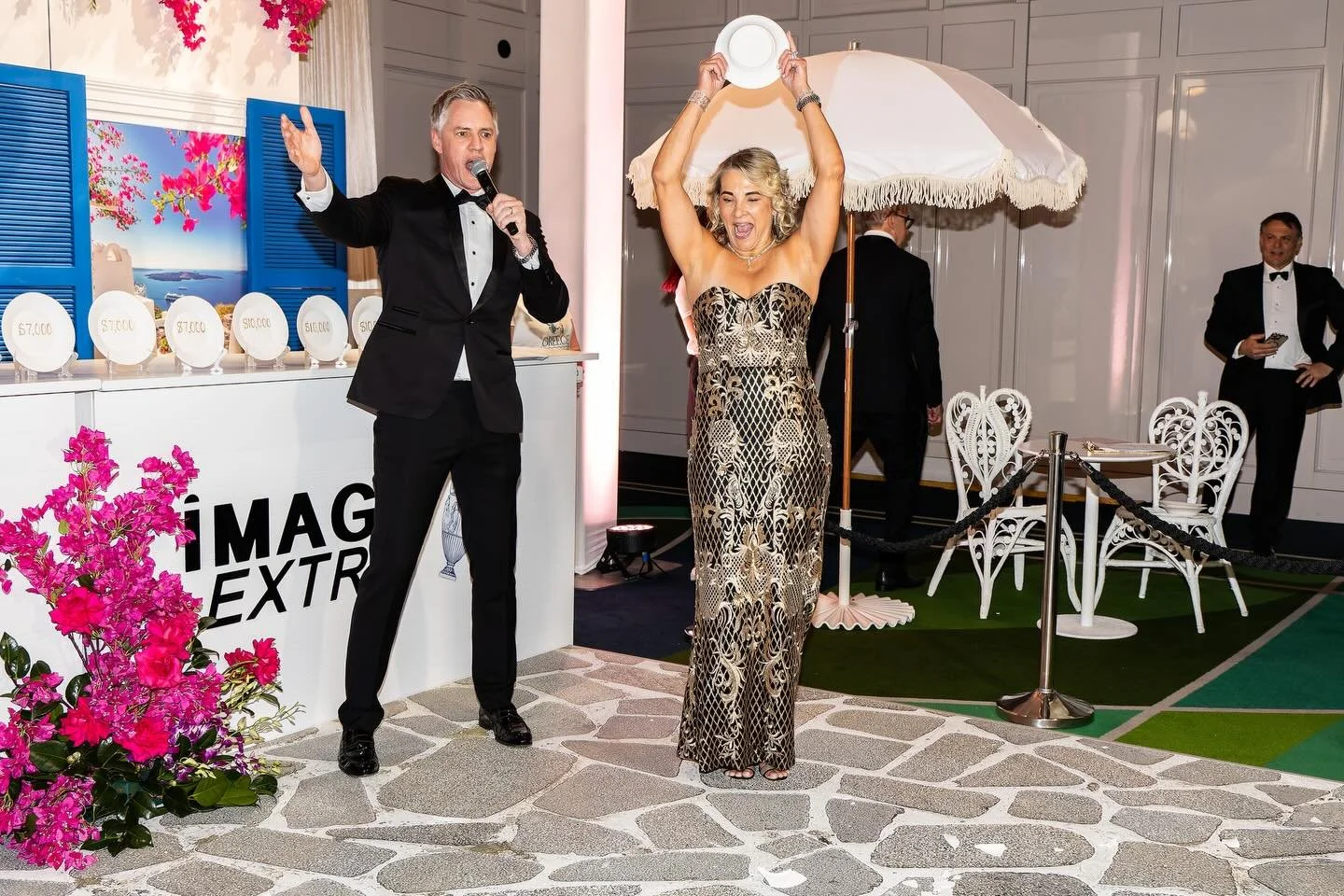 🇬🇷✨ On the 10th anniversary of the BrainChild Ball, guests were transported to Greece for an unforgettable night of generosity, joy, and filotimo: the spirit of giving without expecting anything in return.
&nbsp;
From marble pillars and golden oliv