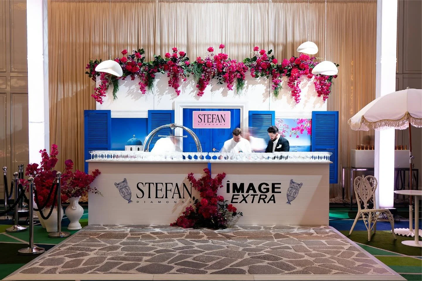 🇬🇷✨ On the 10th anniversary of the BrainChild Ball, guests were transported to Greece for an unforgettable night of generosity, joy, and filotimo: the spirit of giving without expecting anything in return.
&nbsp;
From marble pillars and golden oliv