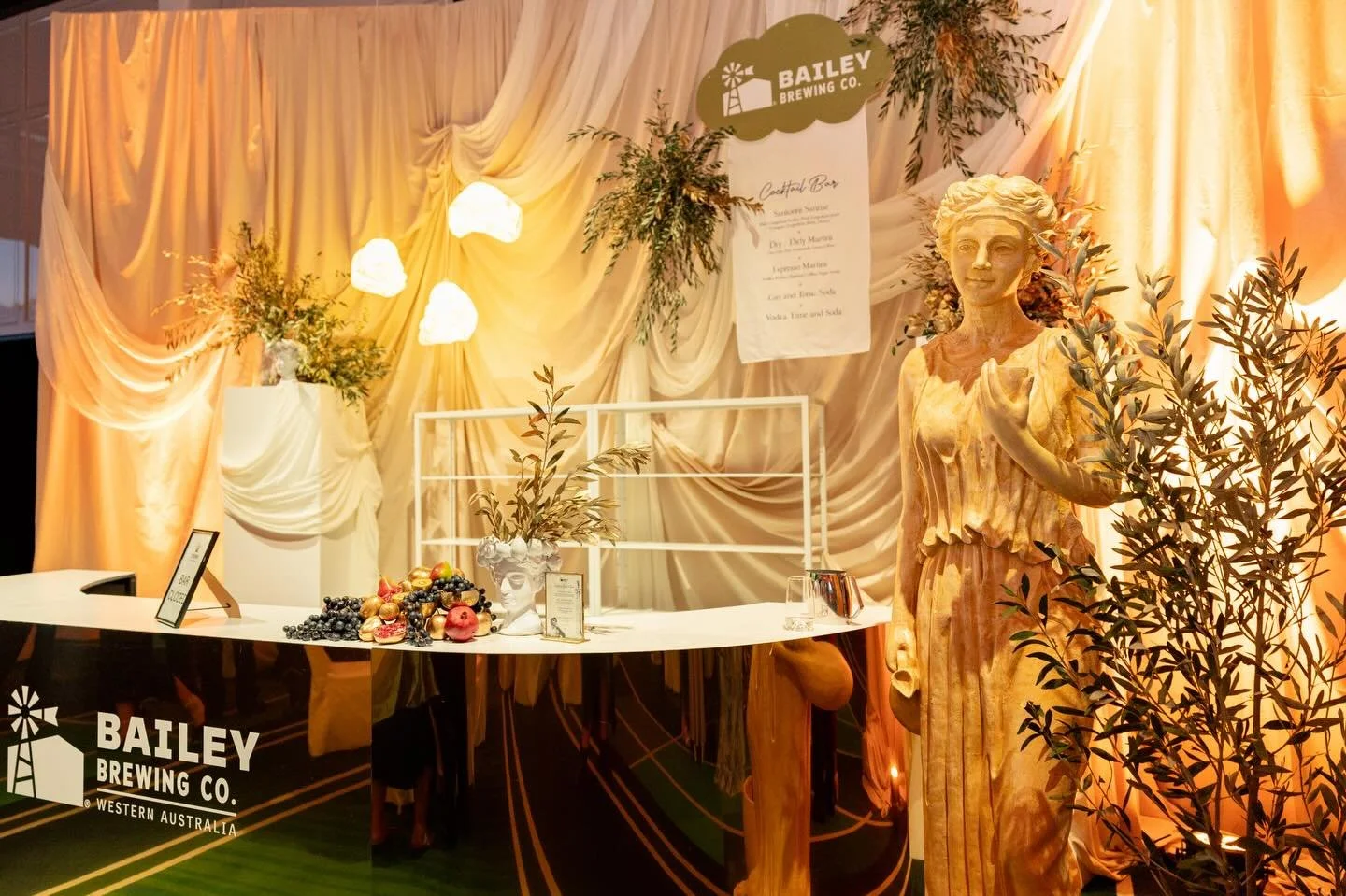 🇬🇷✨ On the 10th anniversary of the BrainChild Ball, guests were transported to Greece for an unforgettable night of generosity, joy, and filotimo: the spirit of giving without expecting anything in return.
&nbsp;
From marble pillars and golden oliv