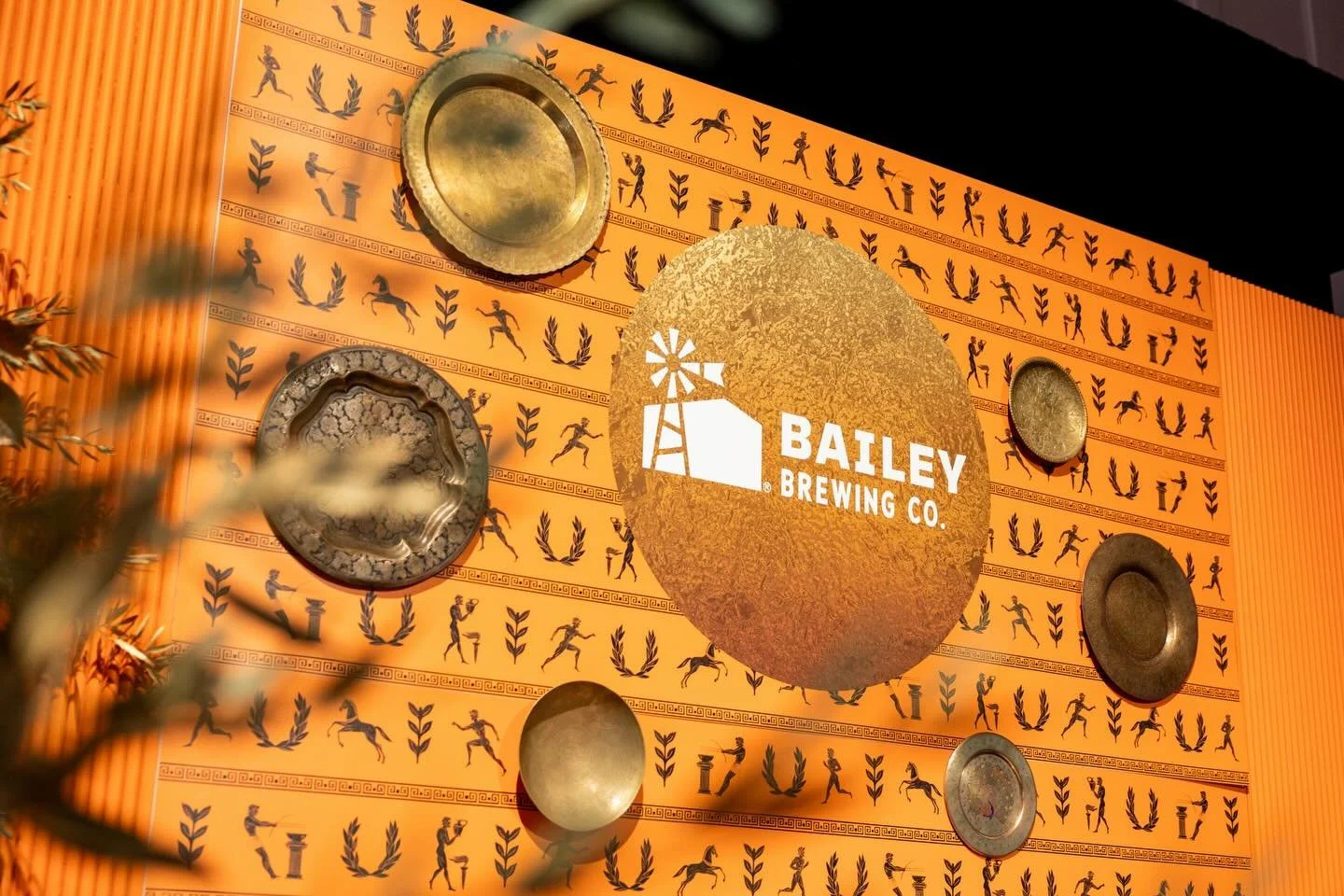 🇬🇷✨ On the 10th anniversary of the BrainChild Ball, guests were transported to Greece for an unforgettable night of generosity, joy, and filotimo: the spirit of giving without expecting anything in return.
&nbsp;
From marble pillars and golden oliv