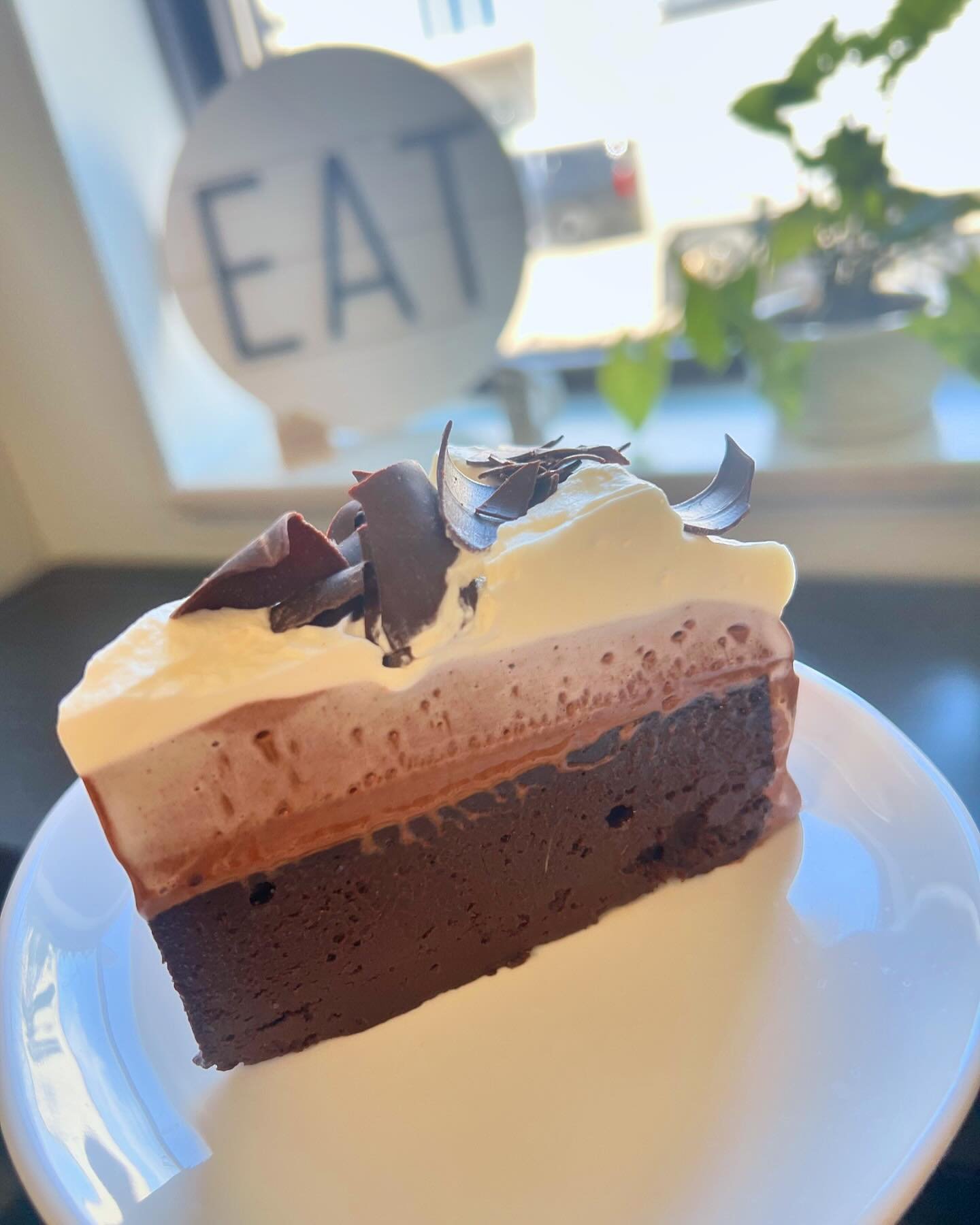 French Silk Torte is this weeks Feature Dessert!! Layers of flourless chocolate torte, chocolate mousse and whipped cream make for an exquisite bite🤤This week only!!!

#lushcakesmn #mnbakery #mncakery #mncakeshop #mncoffeeshop #frenchsilk #torte #fr