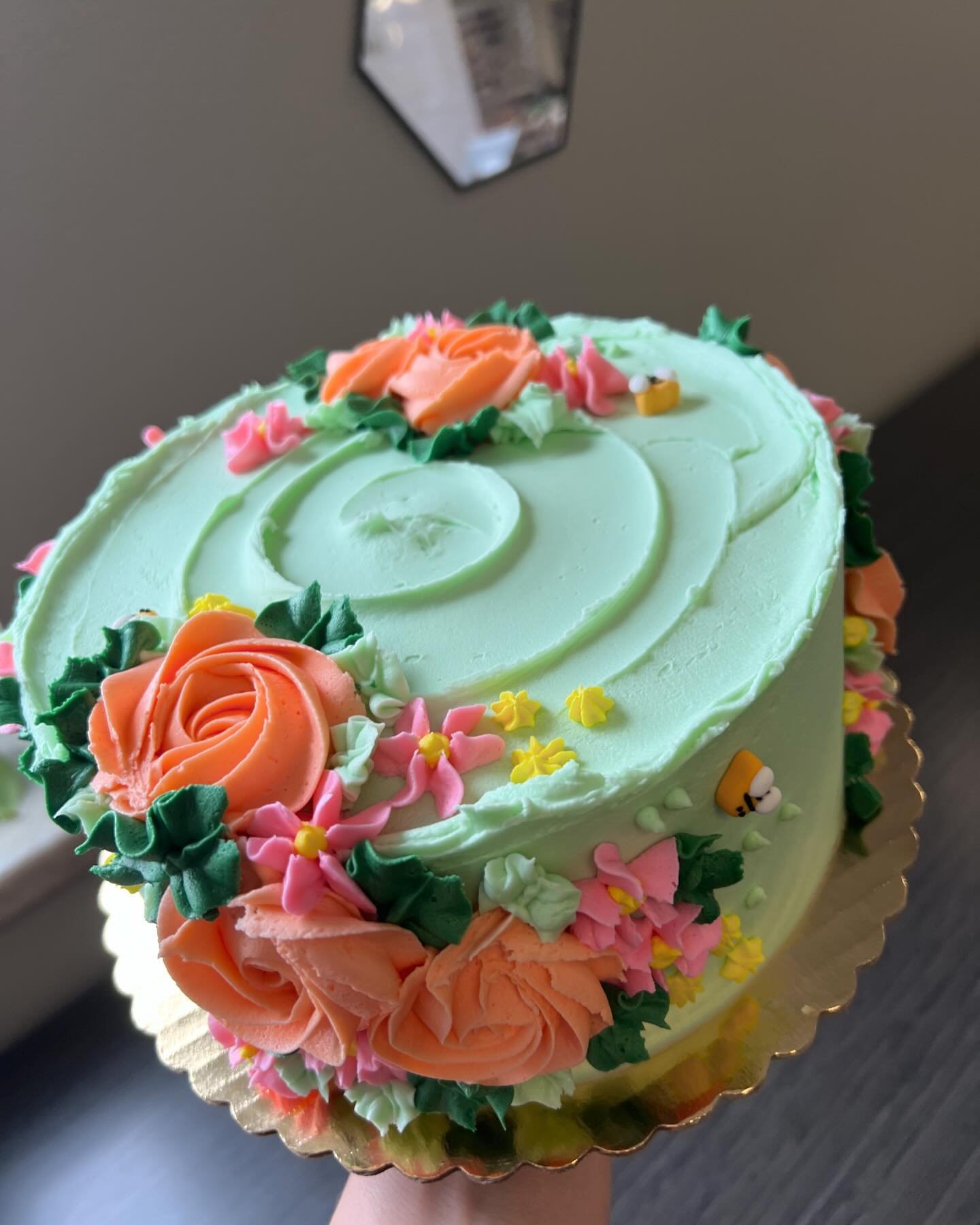 We get so busy in-store, we forget to take pictures of all the beautiful cakes and post pictures of them🤦🏼&zwj;♀️Here&rsquo;s a few recent cakes we actually snapped a pic of📸&hellip;.

#lushcakesmn #mnbakery #mncakery #mncakeshop #mnmade #sweettoo