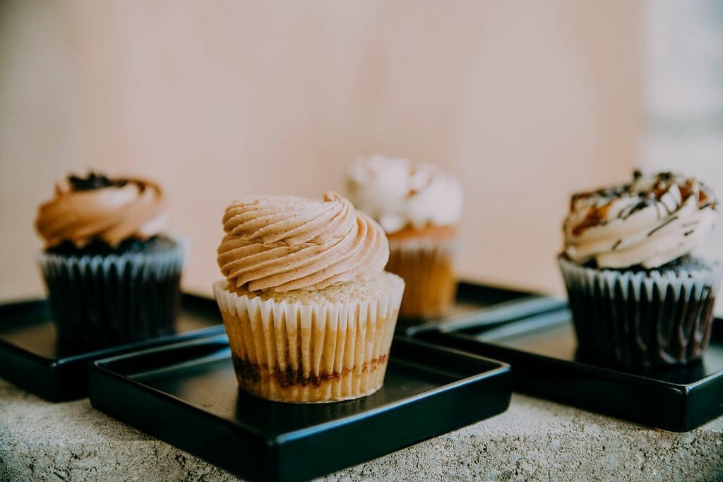 It&rsquo;s Friday!!! Have you picked up your weekend cupcakes yet?!?🧁🧁🧁

#lushcakesmn #mnbakery #mncakery #cakeshop #cupcakeshop #mnmade #cupcakes #mncupcakes #sweettooth #visitmankato #exploremn