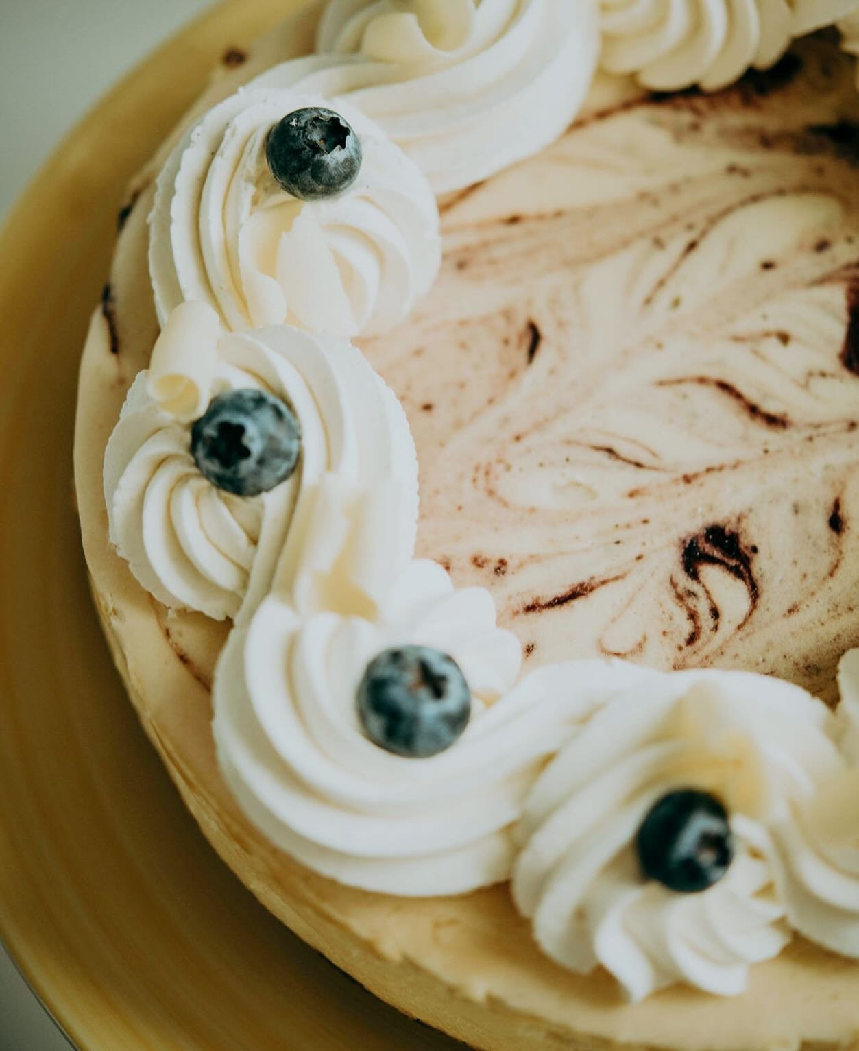You definitely want to stop in and grab a slice of our Blueberry Lemon Cheesecake this week🫐🍋🍰

#lushcakesmn #mnbakery #mncakery #cakeshop #cheesecake #mnmade #eatlocal