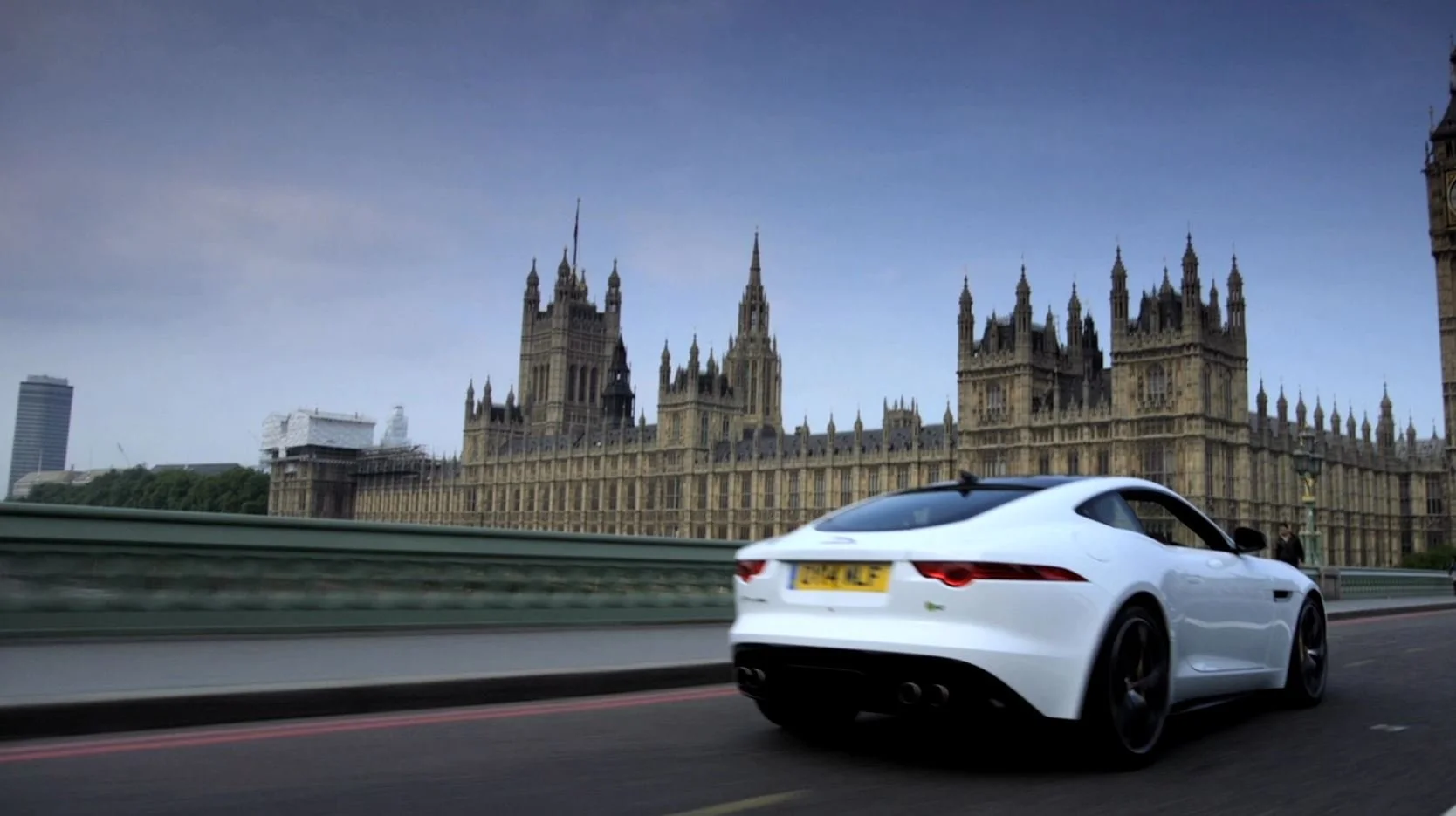 Jaguar in London - Victor Cruz