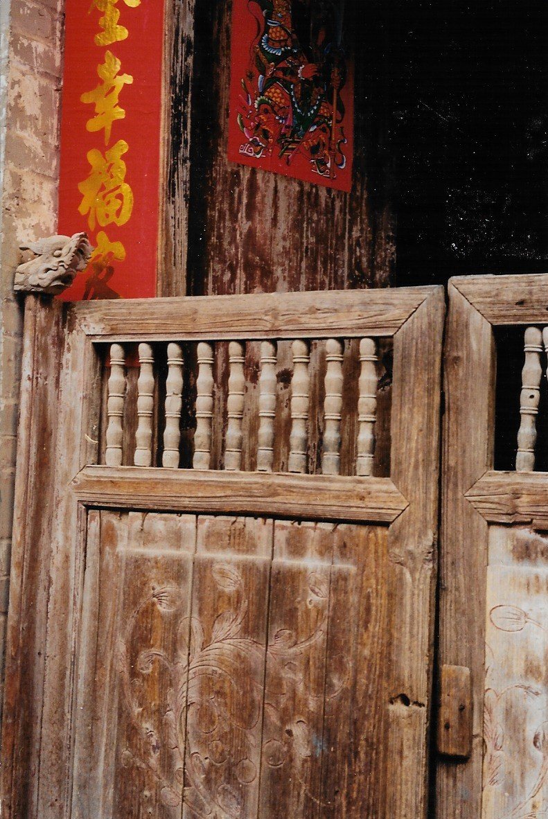 Wooden door Huizhou 1998 .jpg
