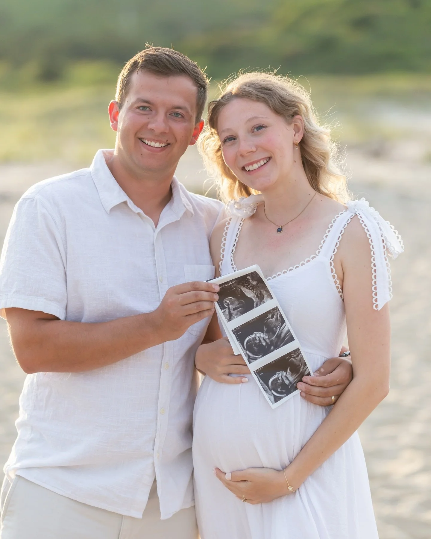 Cutest parents (and dog brother) to be! 🐾❤️ #capecodmaternityphotographer #capecodmaternity #capecodfamilyphotographer #capecodtravel #capecodinsta #capecodvacation #dogbrother #brothertobe