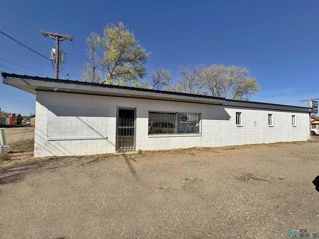 708 N Thornton St. ---- $149,500 ----Great commercial opportunity in a high-visibility location w/1,700 sqft  bldg on a 7,000 sqft lot...
